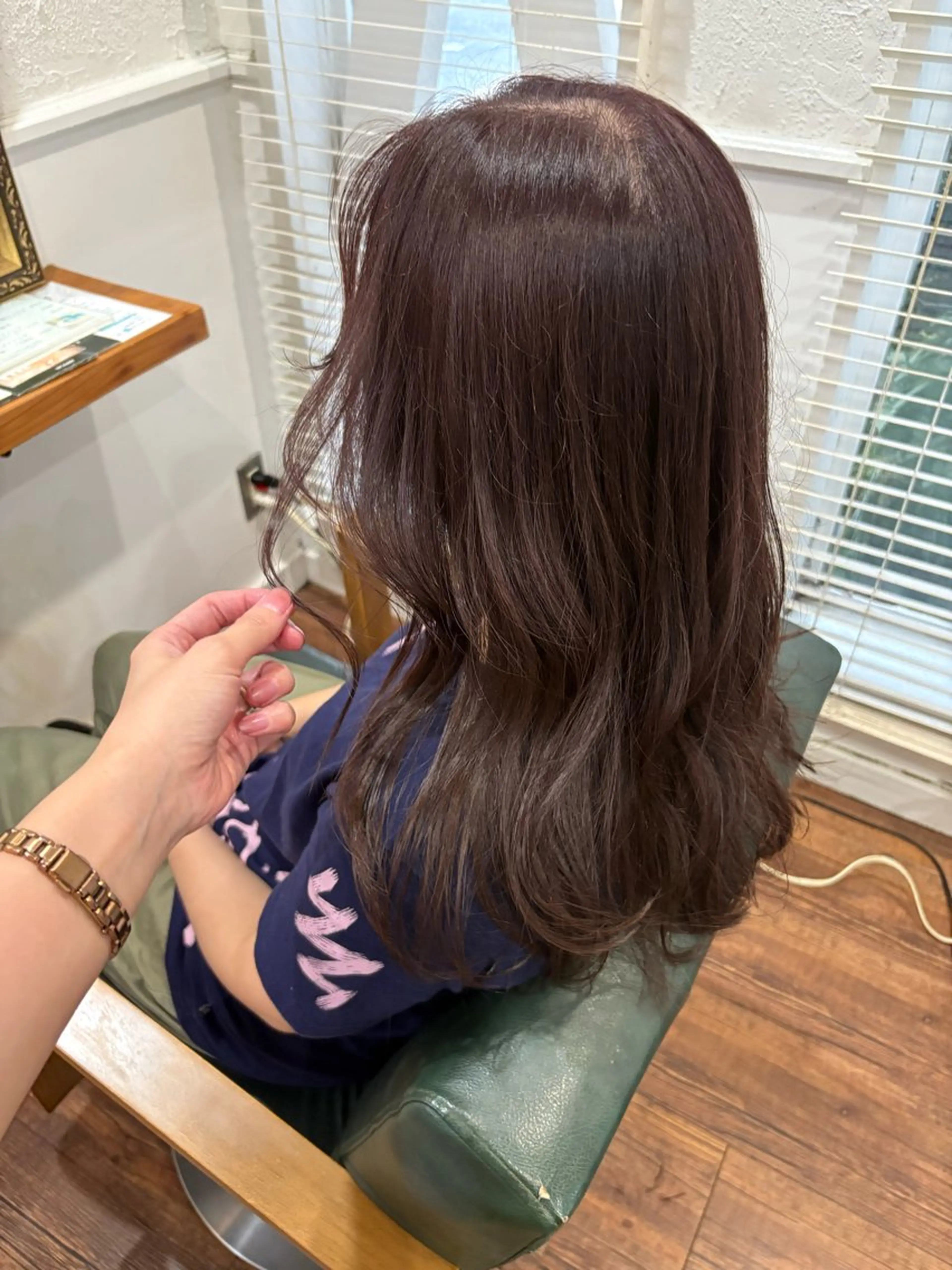 ロング カラー ベージュカラー ブリーチ ラベンダーカラー ラベンダーベージュ ブリーチなしカラー カット ヘアカラー トリートメント 江原 彩華のヘアスタイル