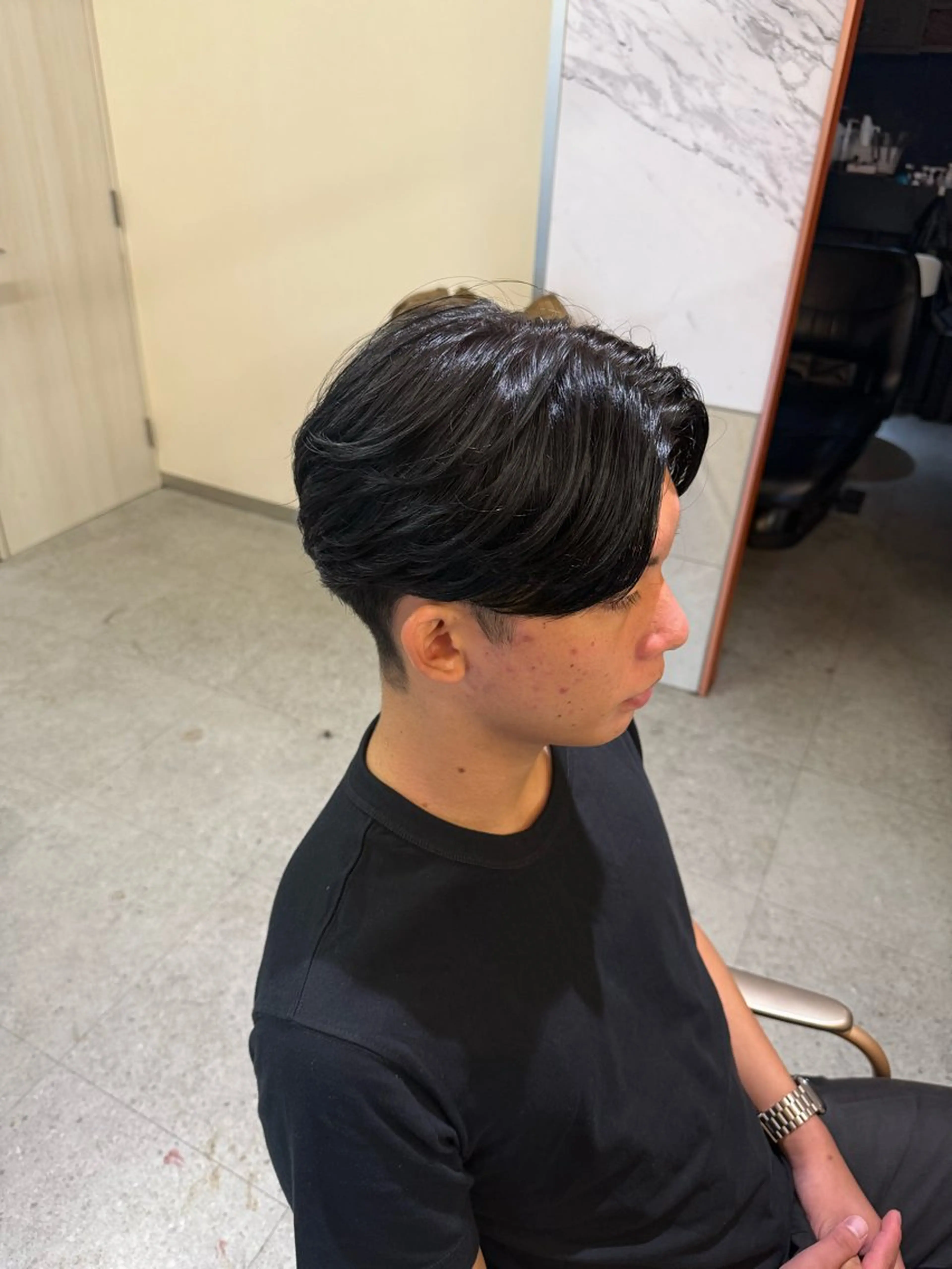 メンズ センターパート 刈り上げ カット 🔥ユウト🔥メンズ 特化/赤み消しカラーのヘアスタイル