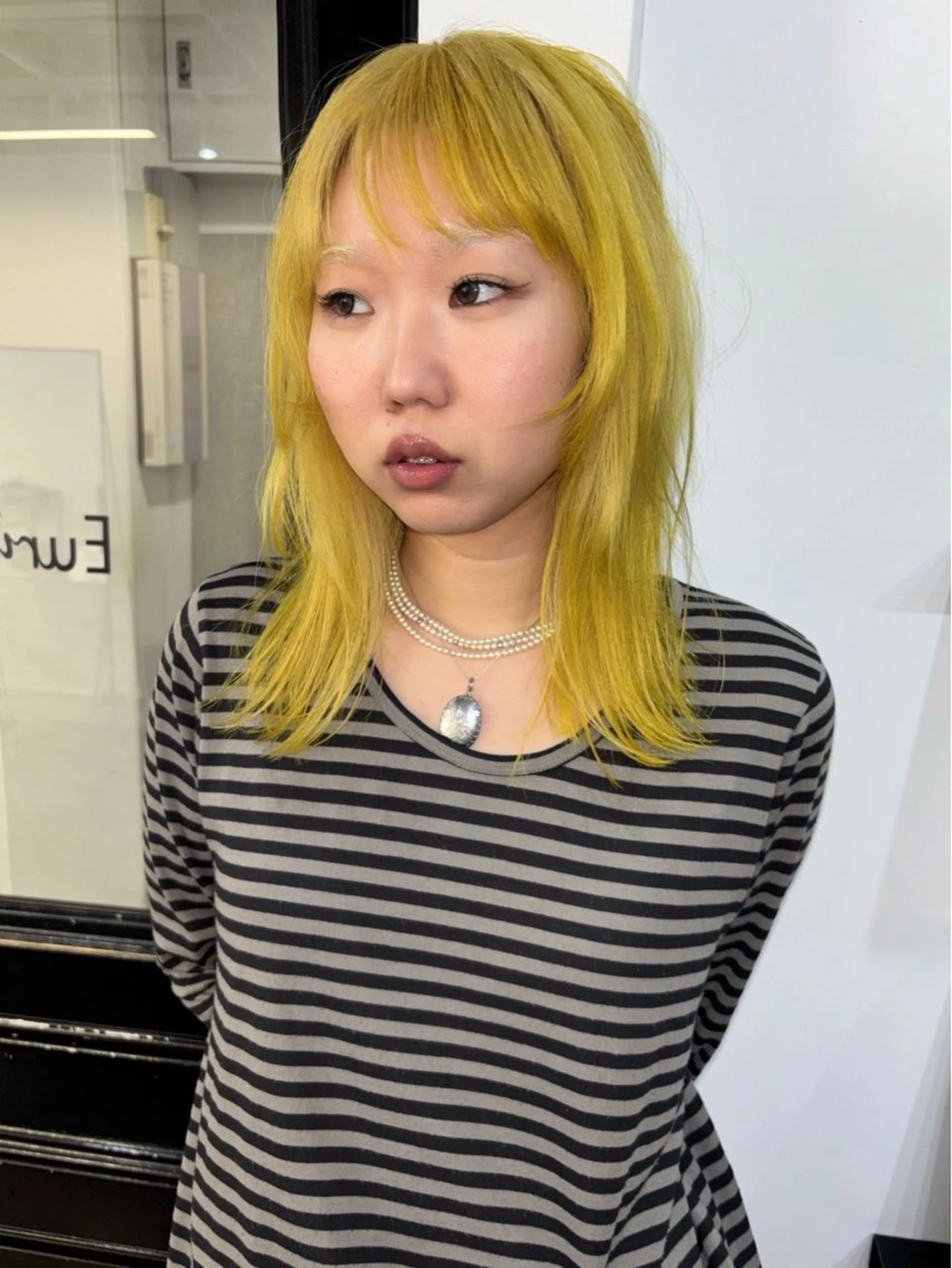 ミディアム イエローカラー Hana/ハイトーン /レイヤーカットのヘアスタイル