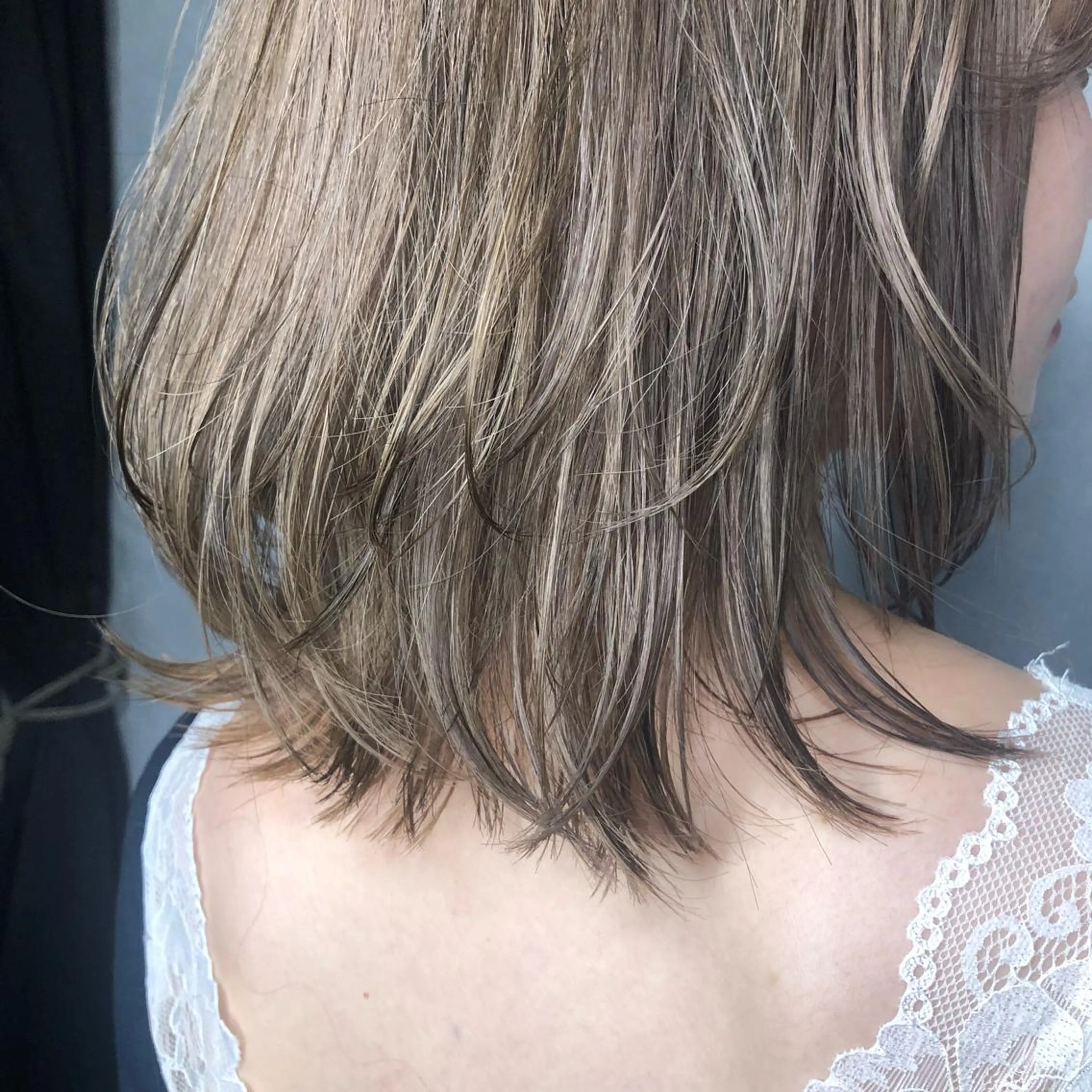 セミロング カラー ORIKA 美容室のヘアスタイル