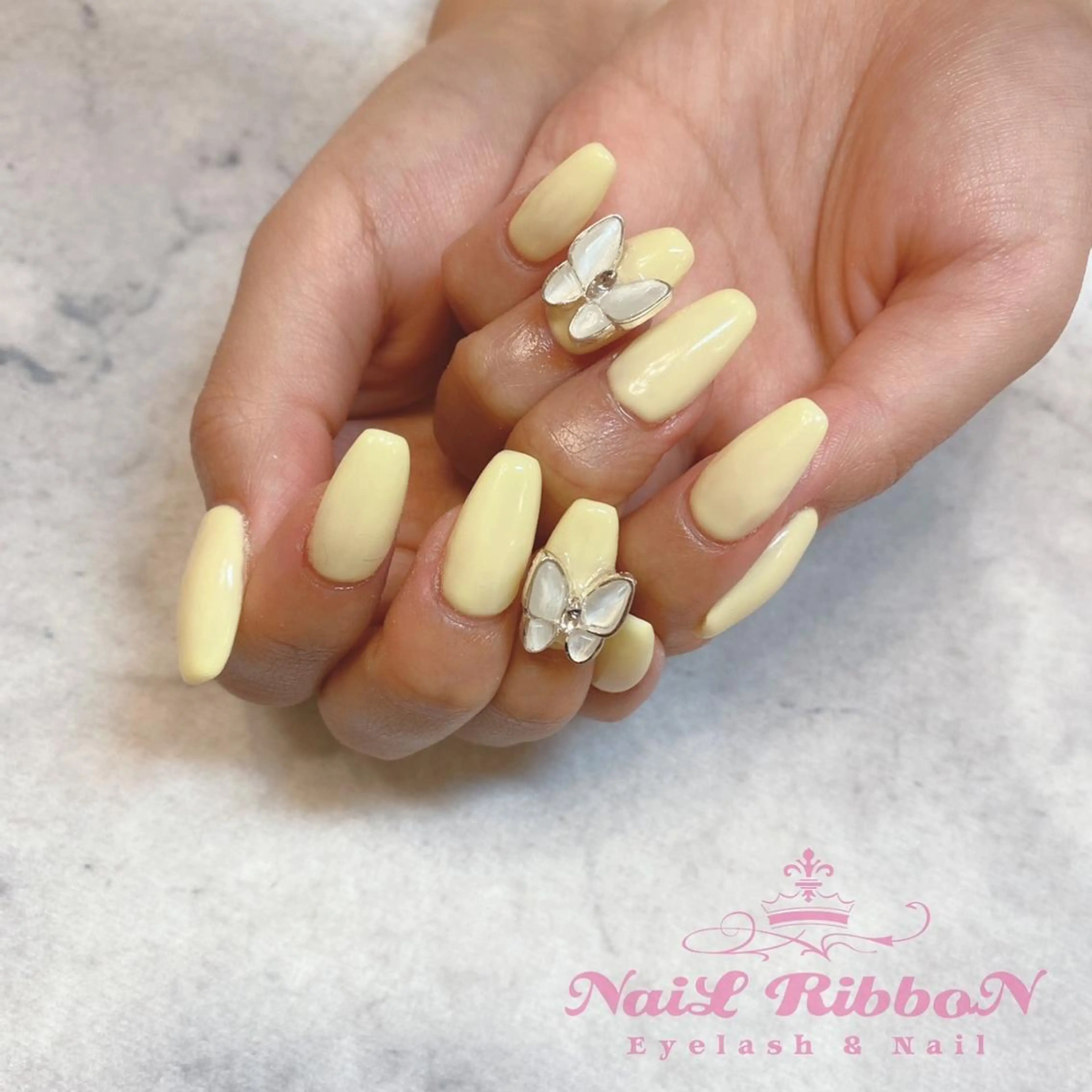 ネイル ネイルリボン 受付スタッフのネイルデザイン