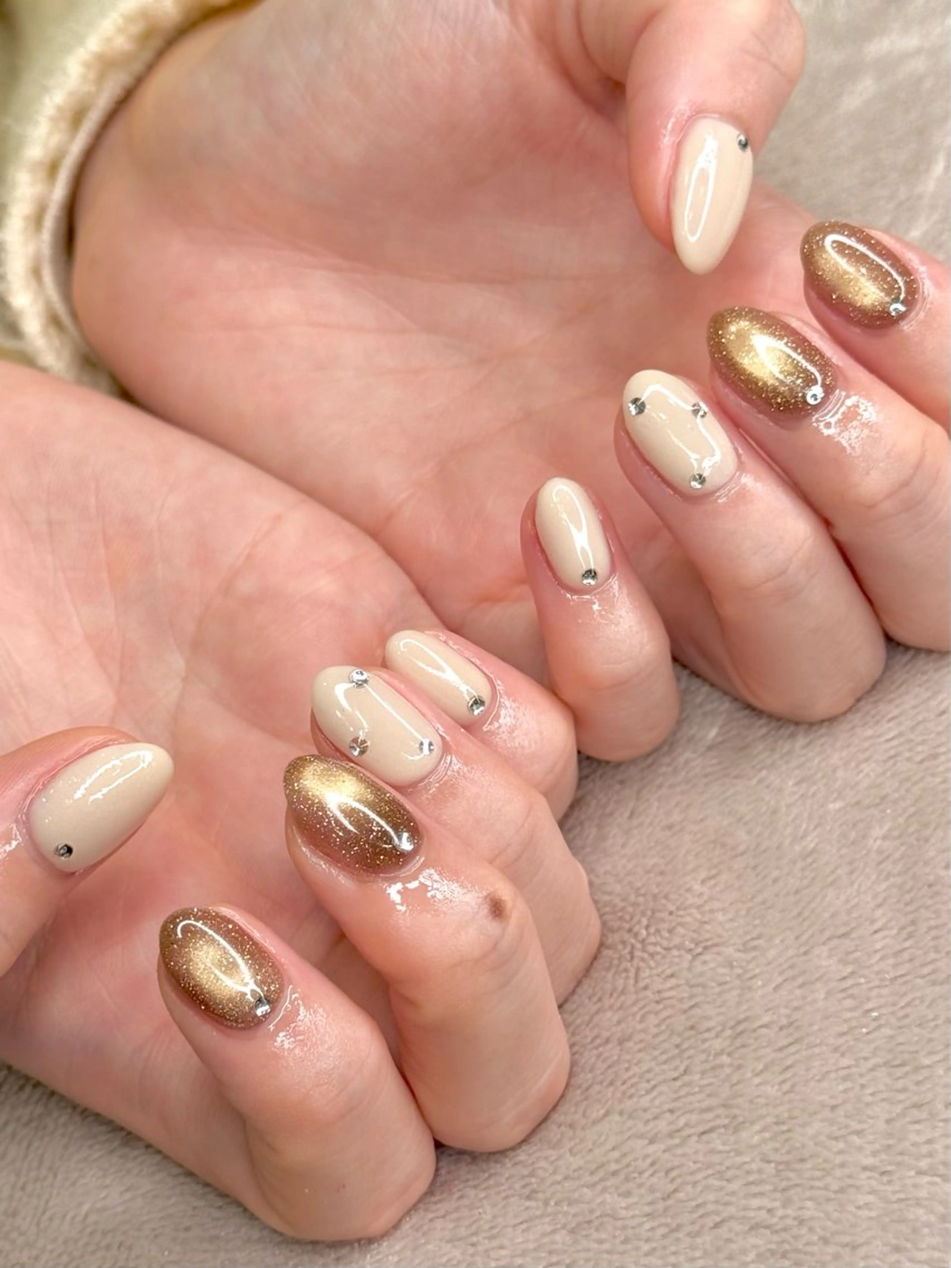 《人気☆ハンド》ワンカラーに15粒までストーン乗せ放題♪の写真