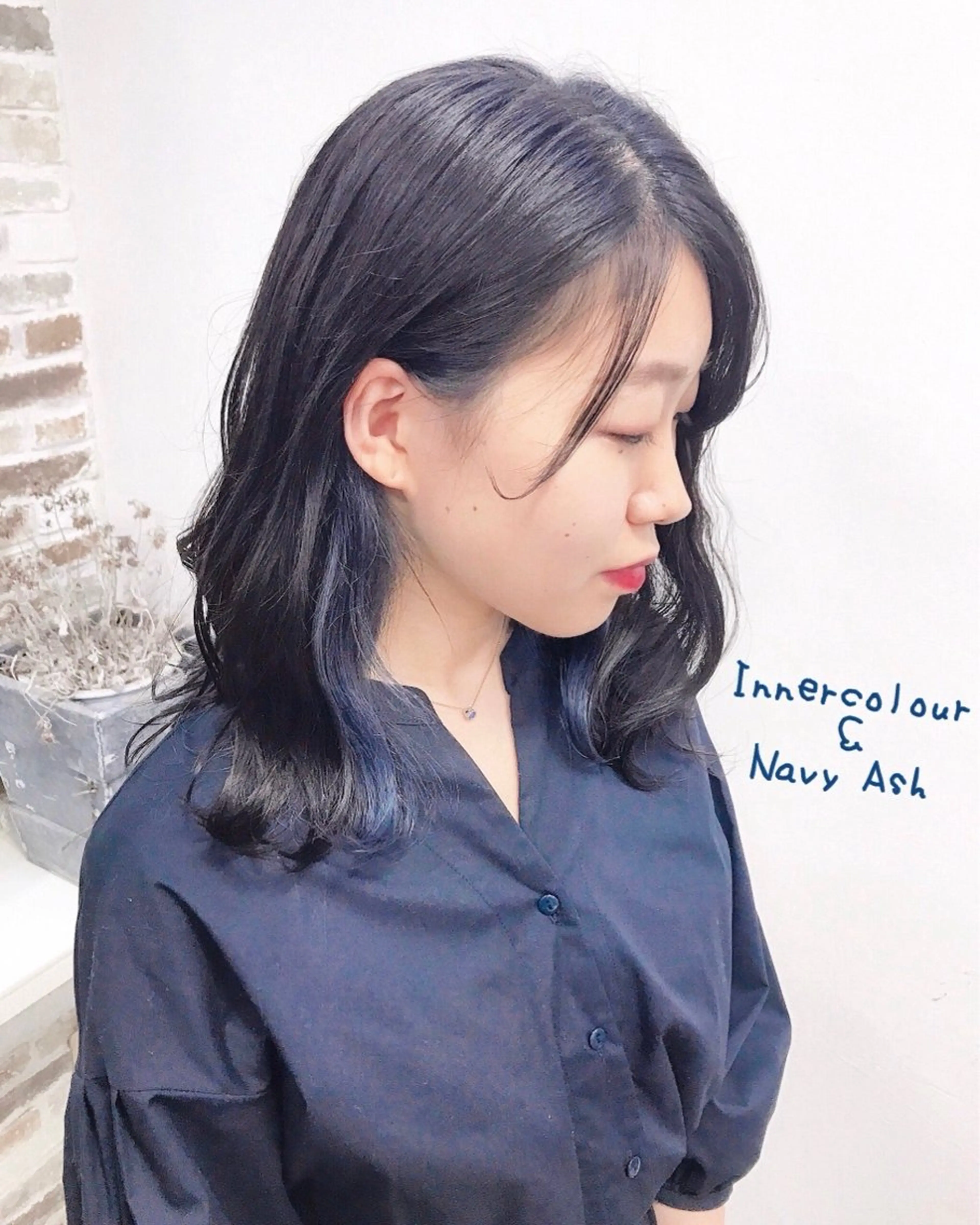 カラー アッシュ インナーカラー ネイビーカラー マイカ 🤍のヘアスタイル