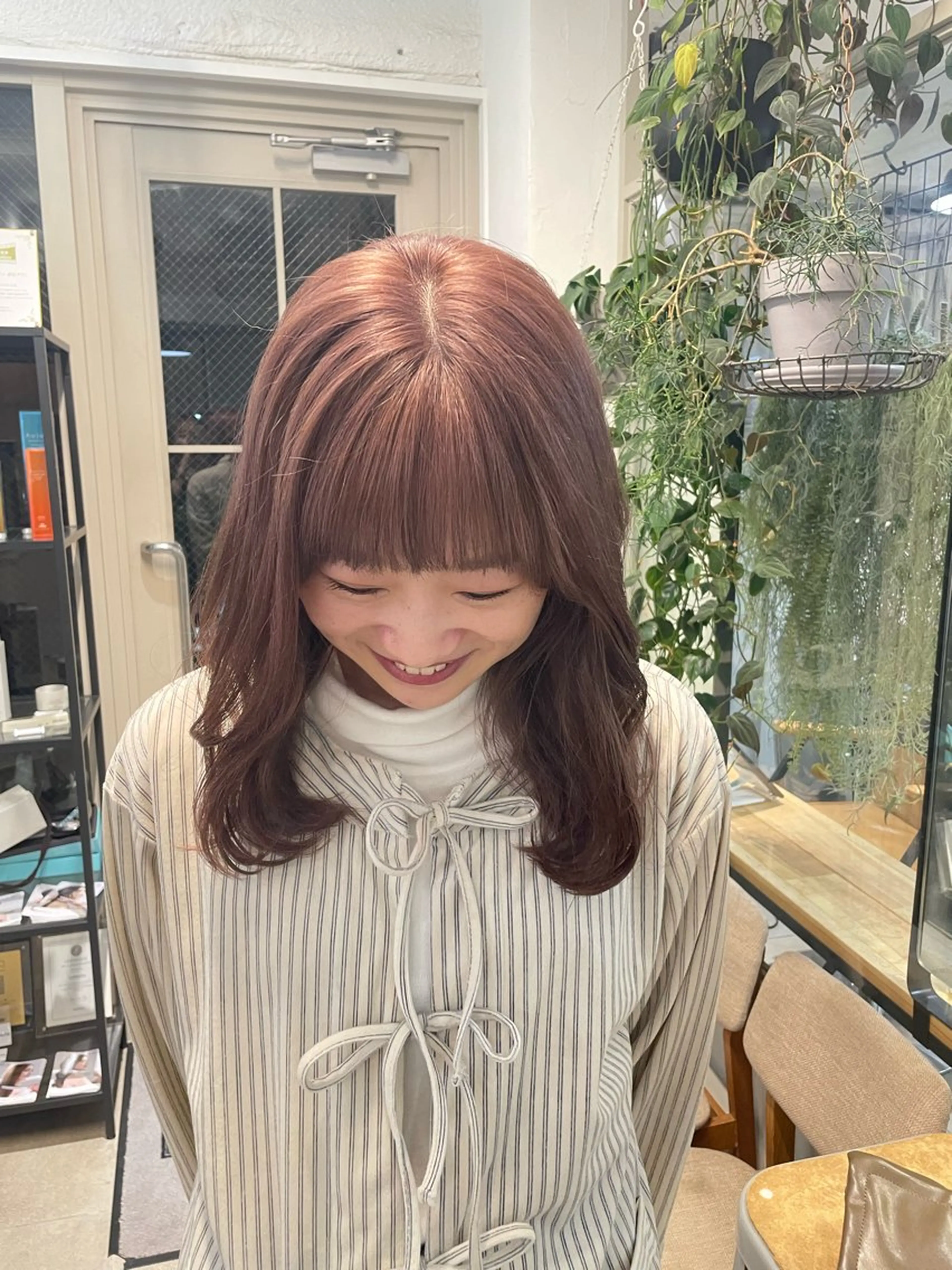 セミロング カラー ミルクティー× グレージュMOMOのヘアスタイル