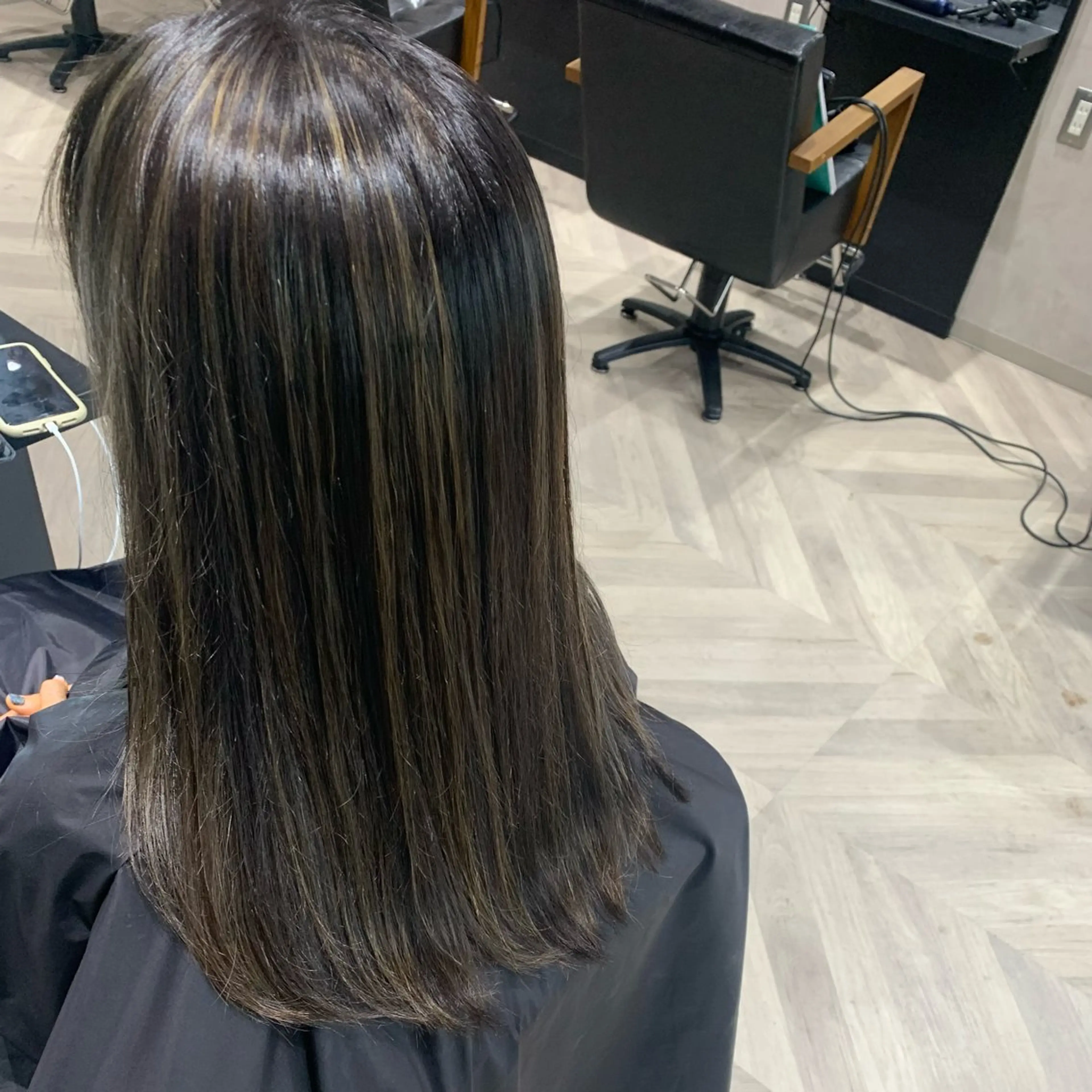 カット + ナチュラルハイライト + 3stepトリートメントの写真