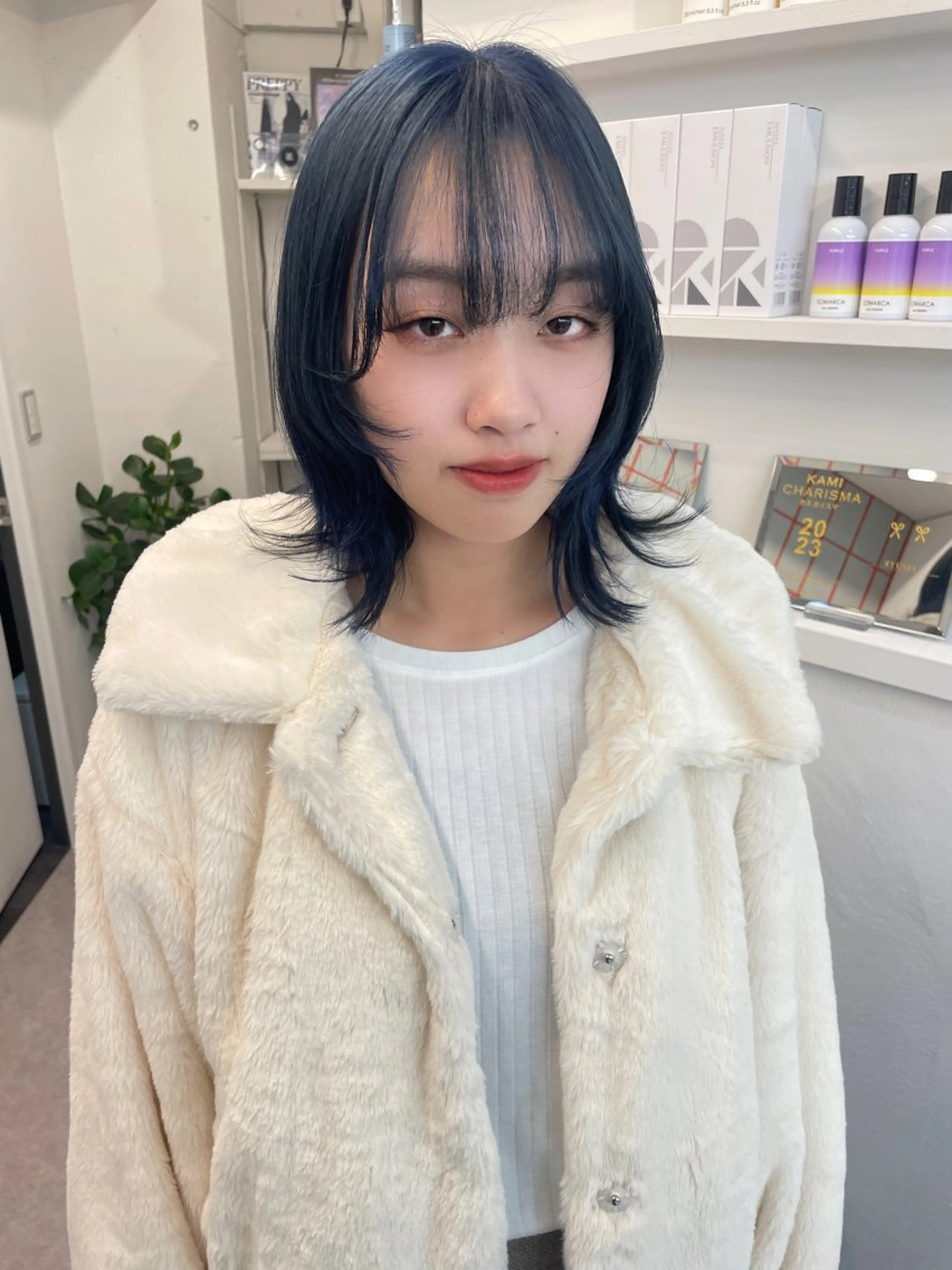 ミディアム カラー 黒髪 ブリーチ ブルーカラー ブルーブラック ケアブリーチ ヘアカラー PELE所属・ミルクティー/ピンク 🎀momo🎀のヘアスタイル