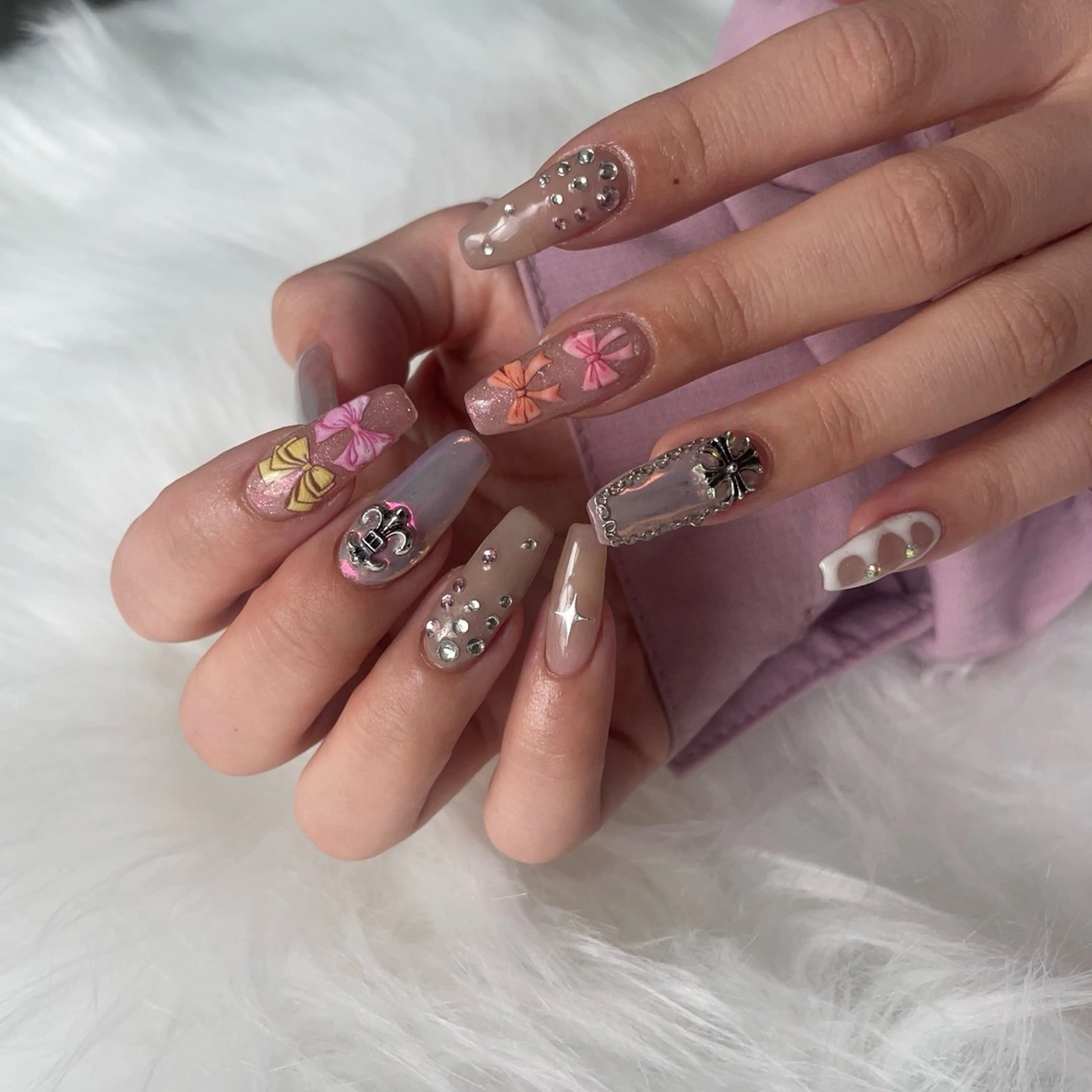 ネイル フレンチネイル ガーリー ハンドネイル フットネイル chai大阪上本町 sayakaのネイルデザイン