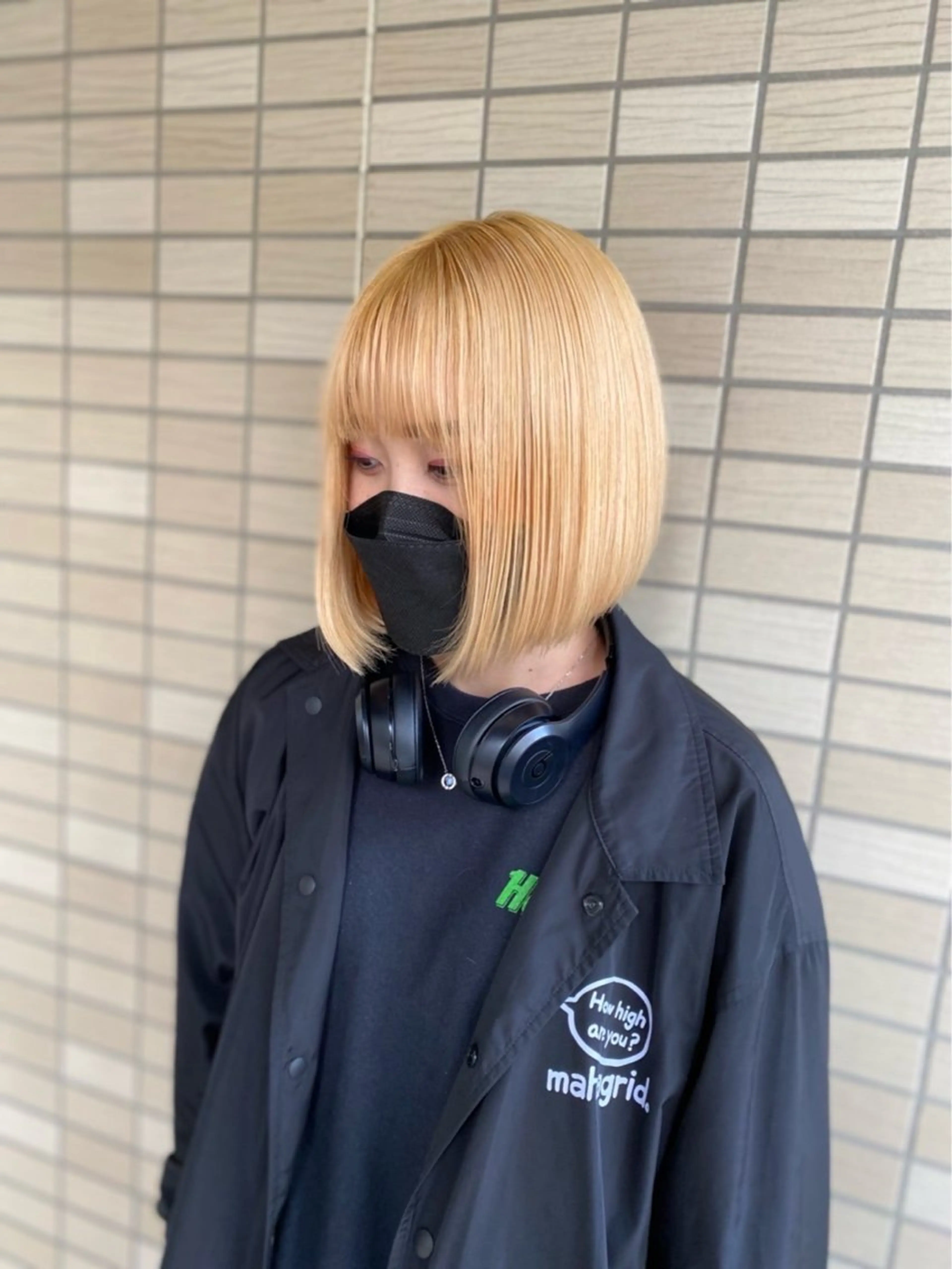 ショート カラー 抜きっぱなしブロンド ブロンド ヘアカラー トリートメント 安井 亮介のヘアスタイル