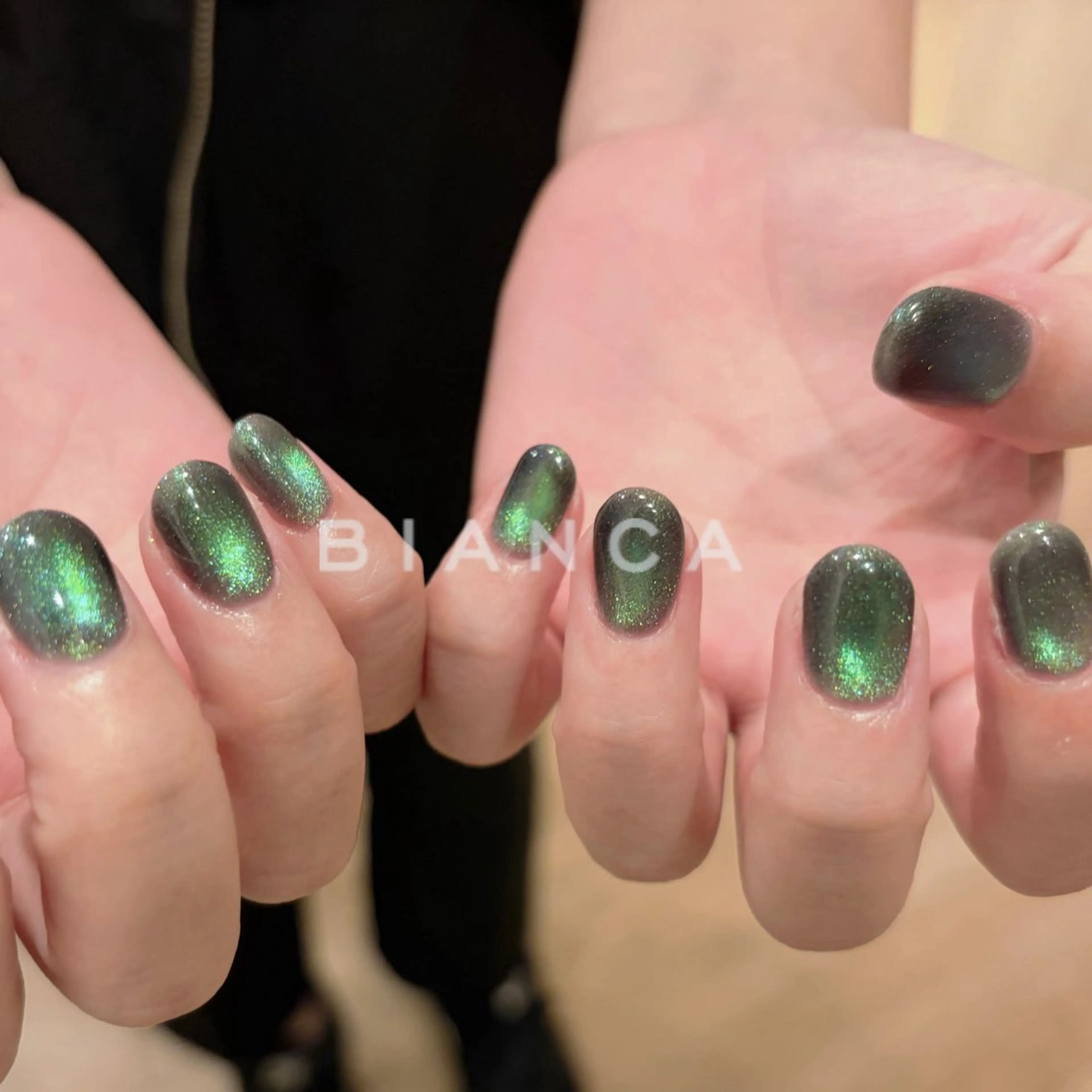 メンズ ネイル グリーン マグネットネイル メンズネイル オフィスネイル ワンカラーネイル ハンドネイル Bianca名駅店 あゆのネイルデザイン