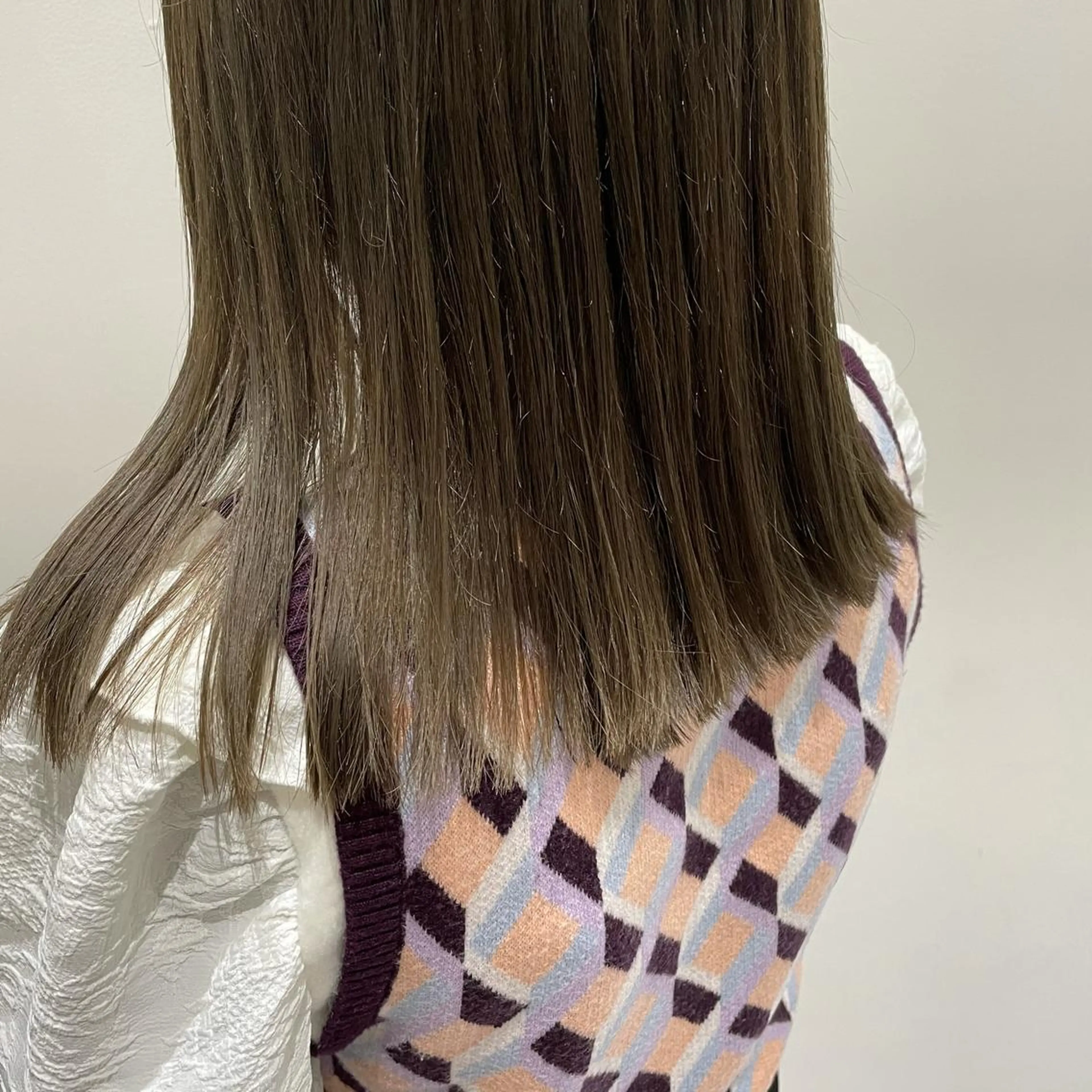 セミロング カラー ベージュカラー オリーブベージュ カット ヘアカラー トリートメント 狩野 羅夢のヘアスタイル