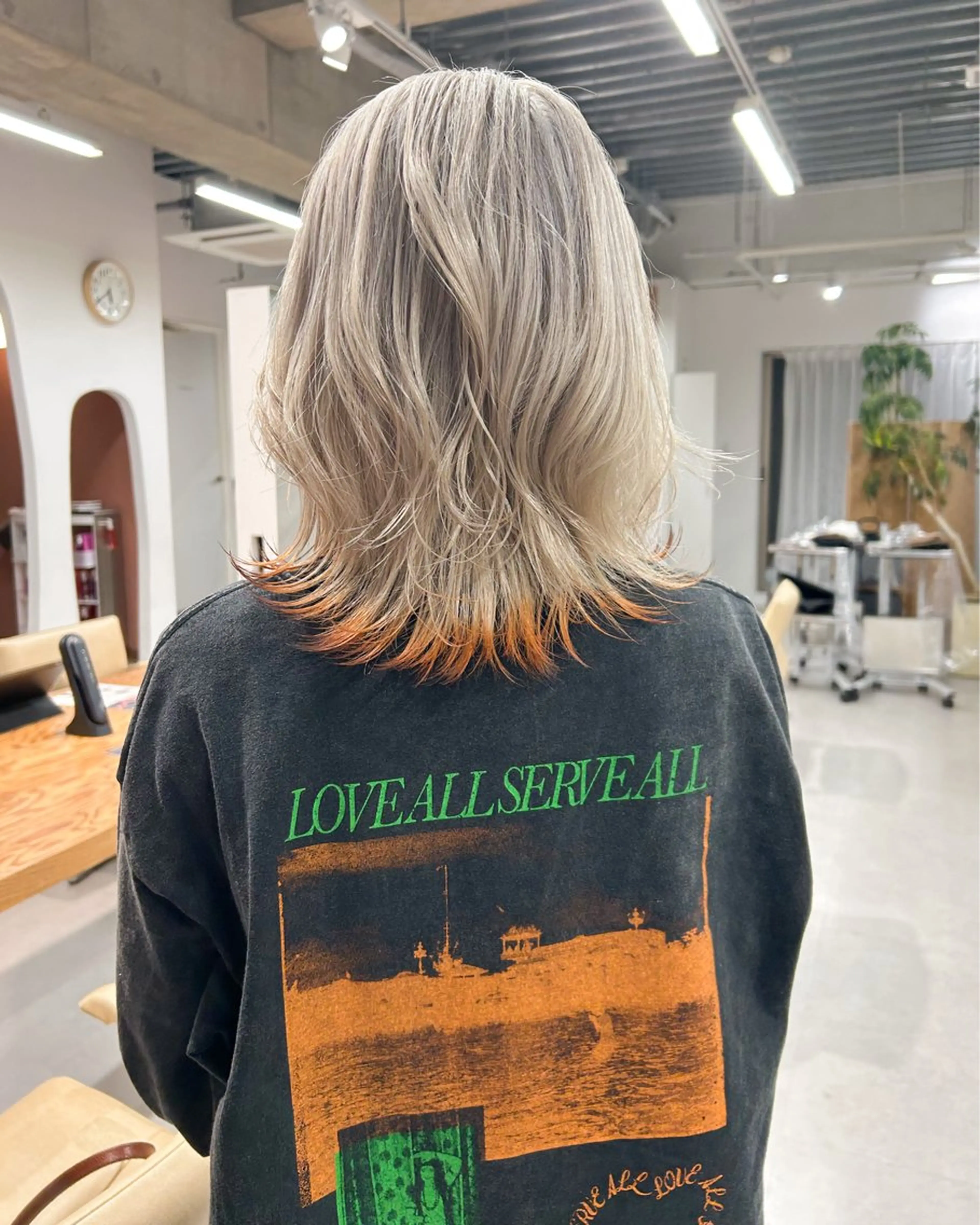 セミロング カラー ブリーチ ケアブリーチ デザインカラー グラデーションカラー グレージュ ヘアカラー ダブルカラー,透け カラーHINARIのヘアスタイル