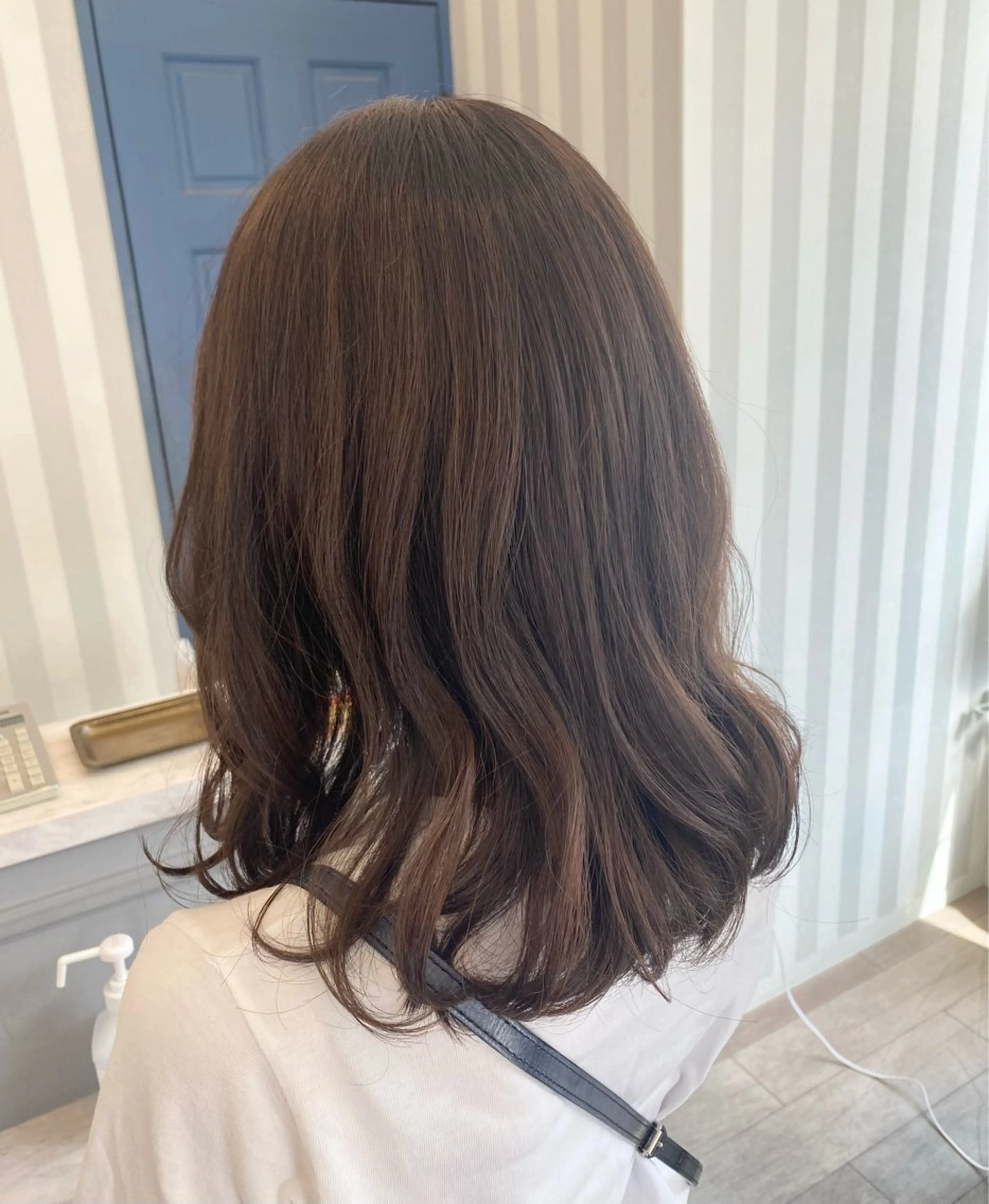 ミディアム カラー ベージュカラー 佐藤 優衣のヘアスタイル