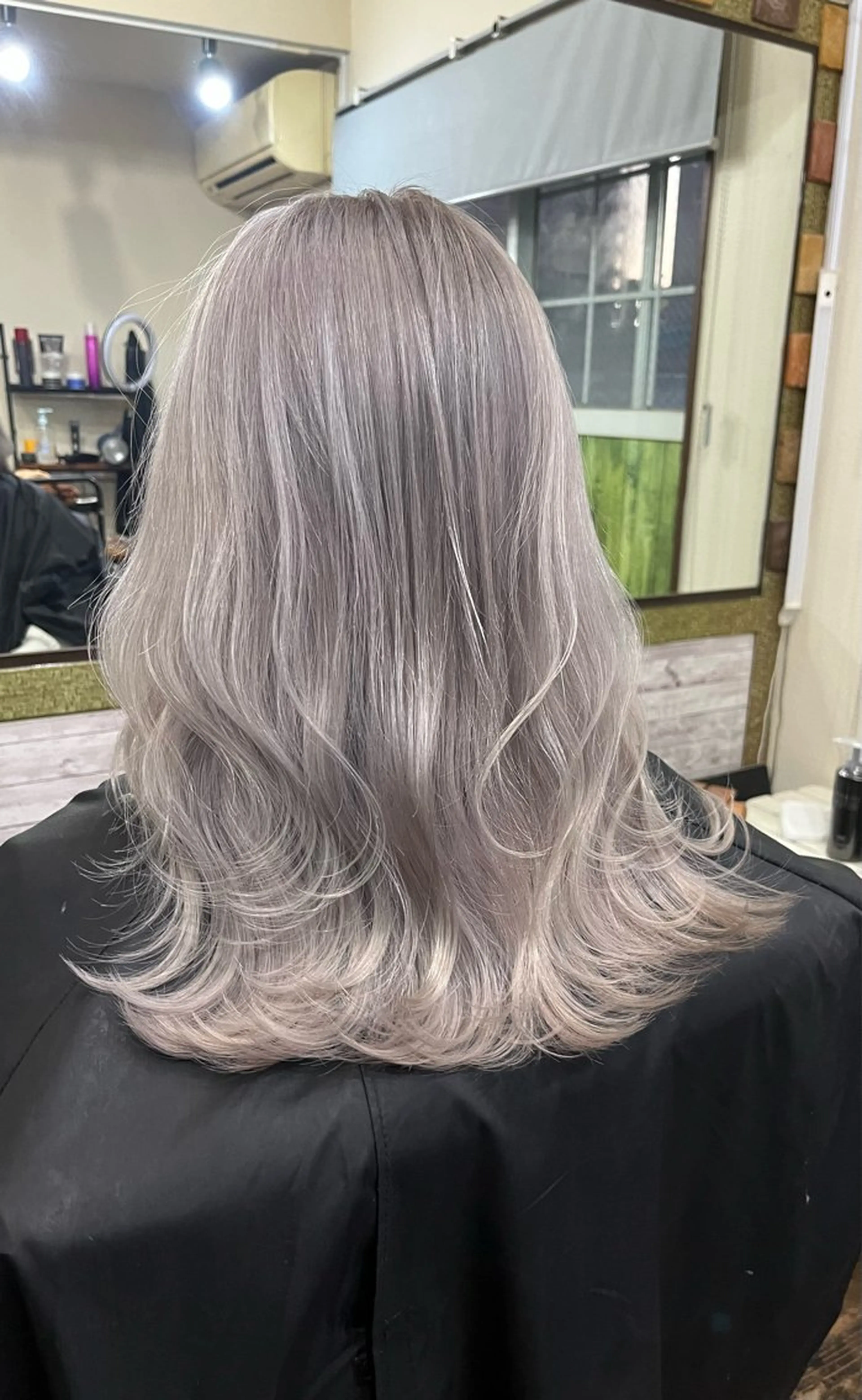 ミディアム カラー シルバー ヘアカラー 渡辺 健太のヘアスタイル