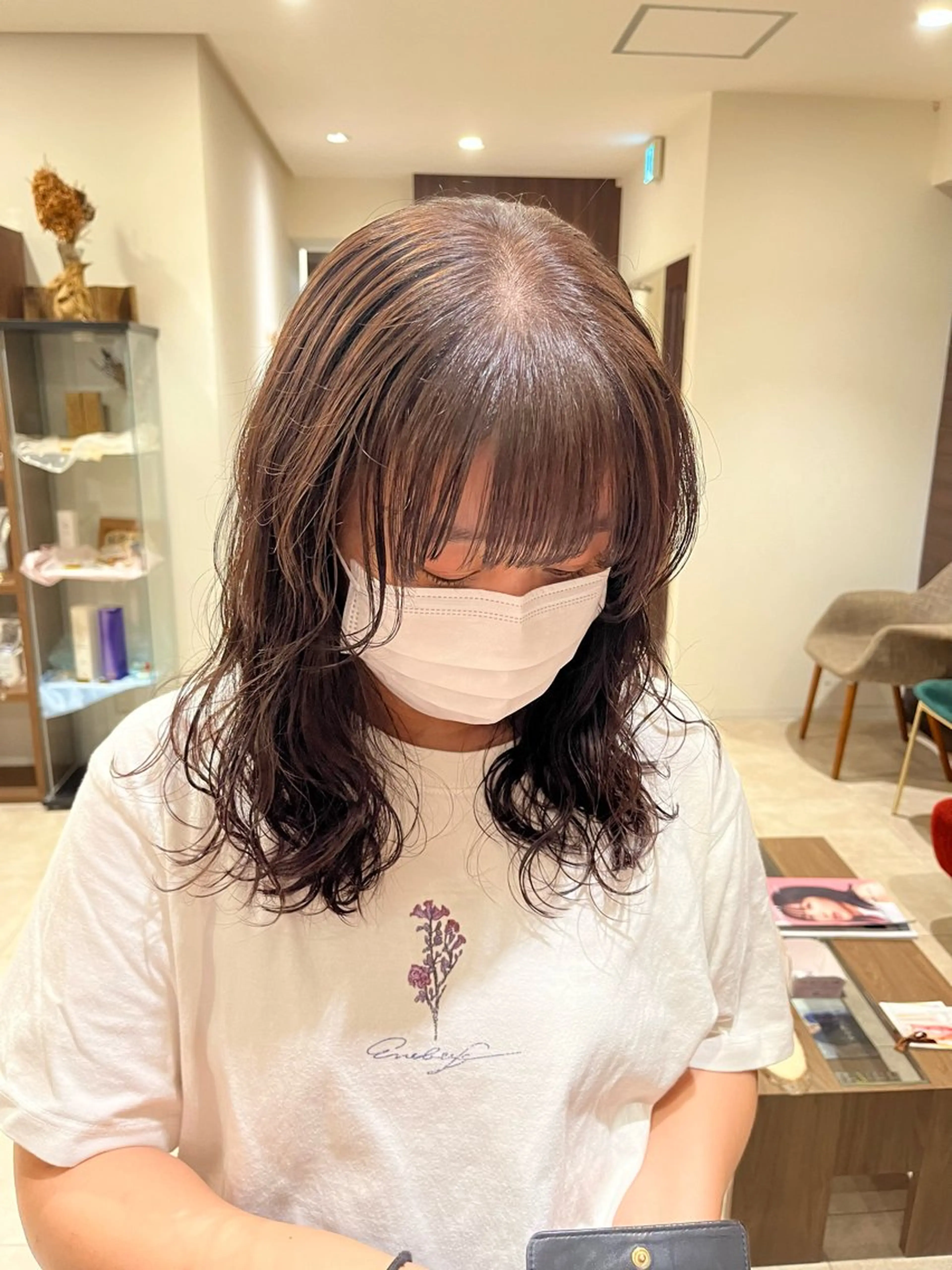 ミディアム ミディアムパーマ レイヤーカット takagi hitomiのヘアスタイル