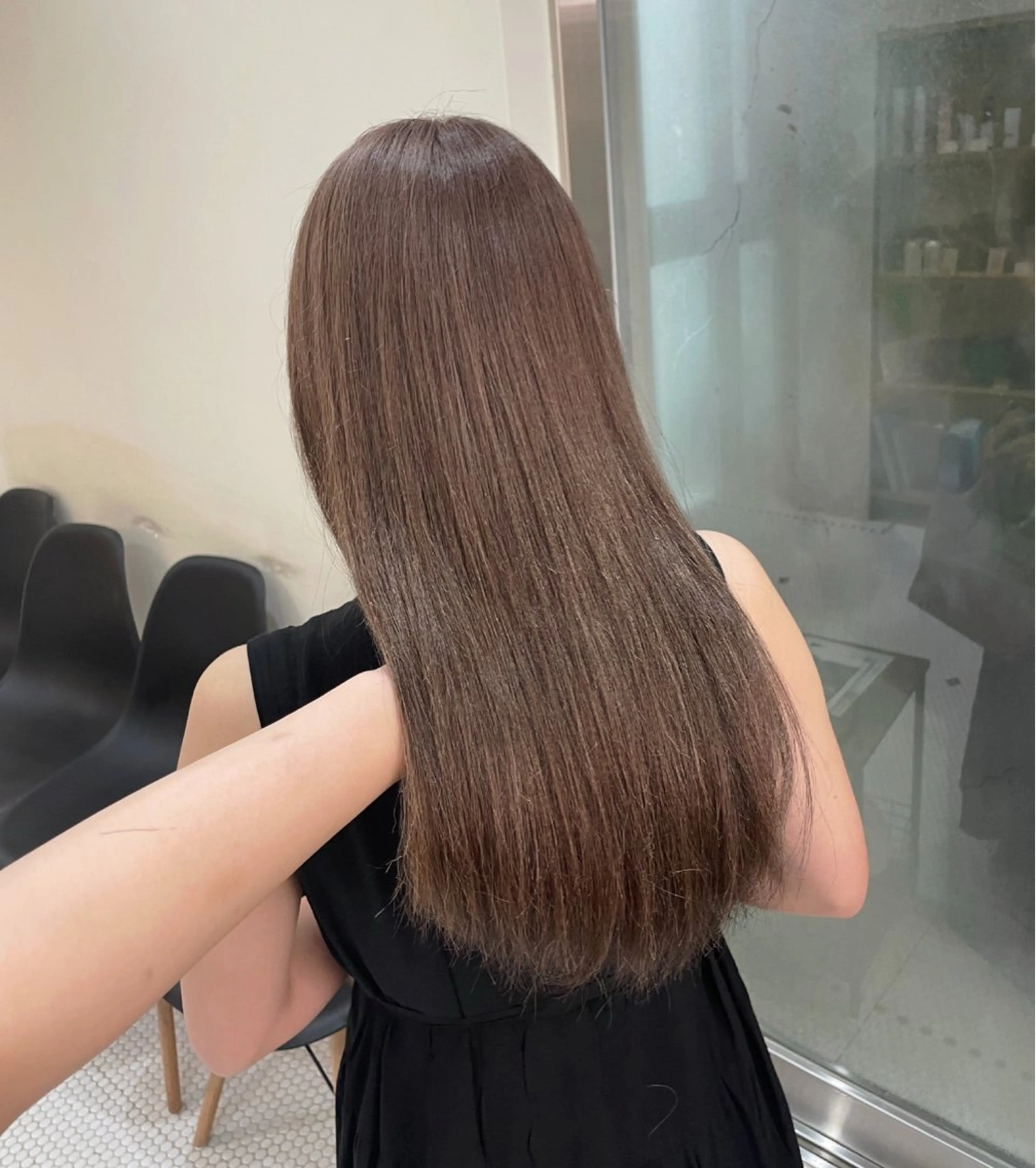 セミロング レイヤーカット 🌱 ブリーチ  はるかのヘアスタイル