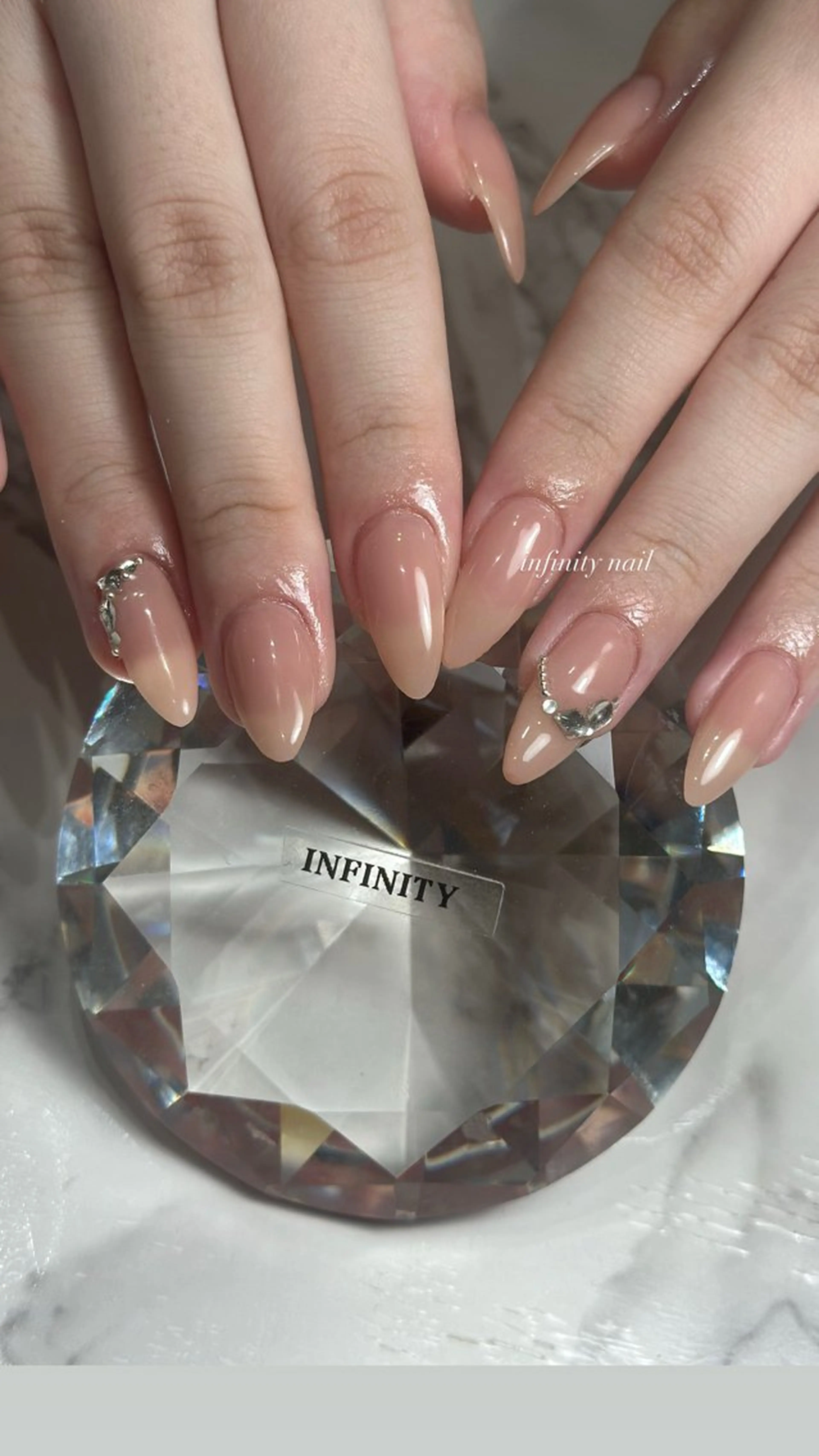 ネイル ワンホンネイル ハンドネイル INFINITY Sachiのネイルデザイン
