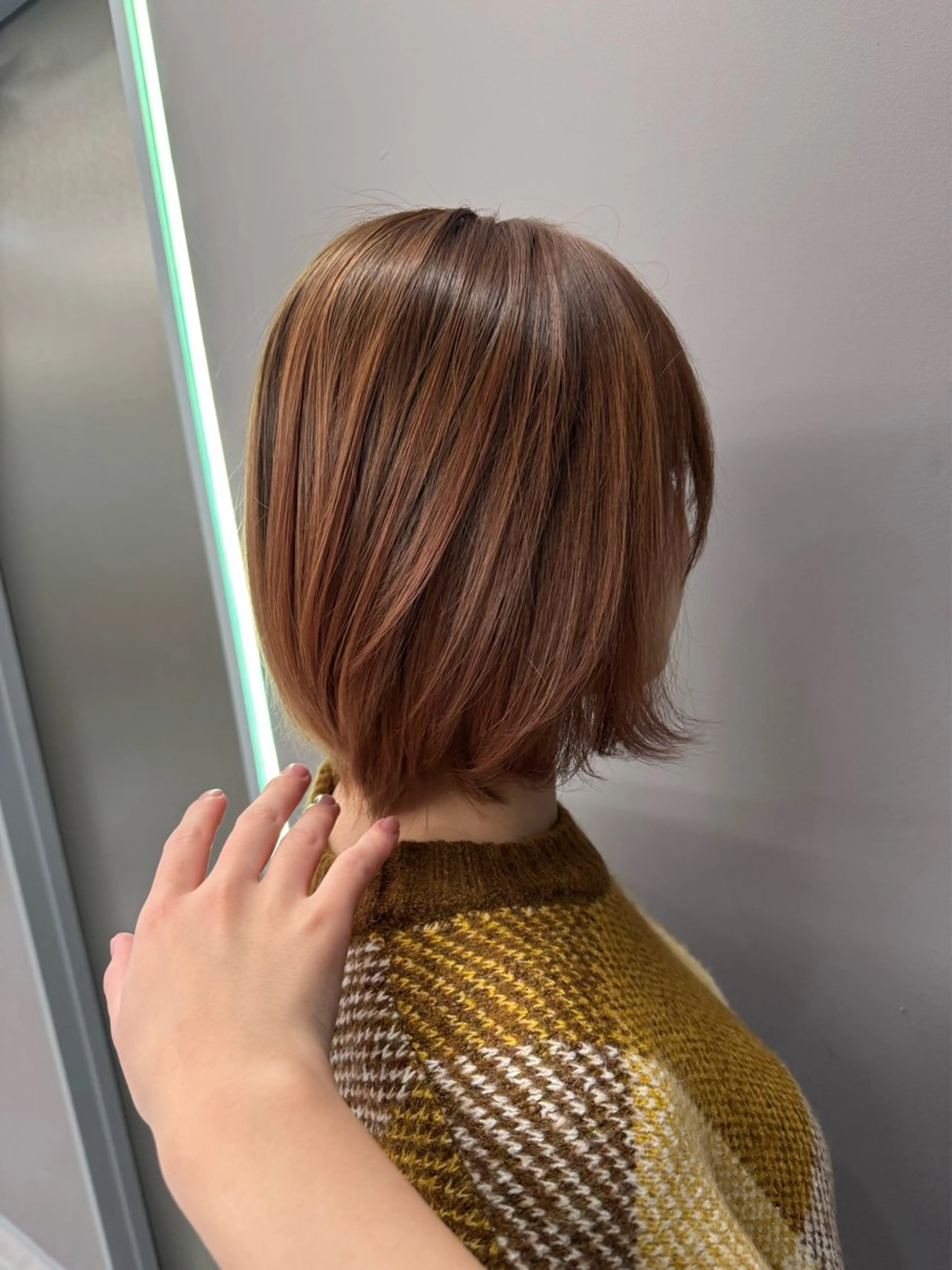 ショート カラー 切りっぱなしボブ バレイヤージュ ベージュカラー ブリーチ ブロンド ほの カラー特化/ ブリーチ/ボブのヘアスタイル