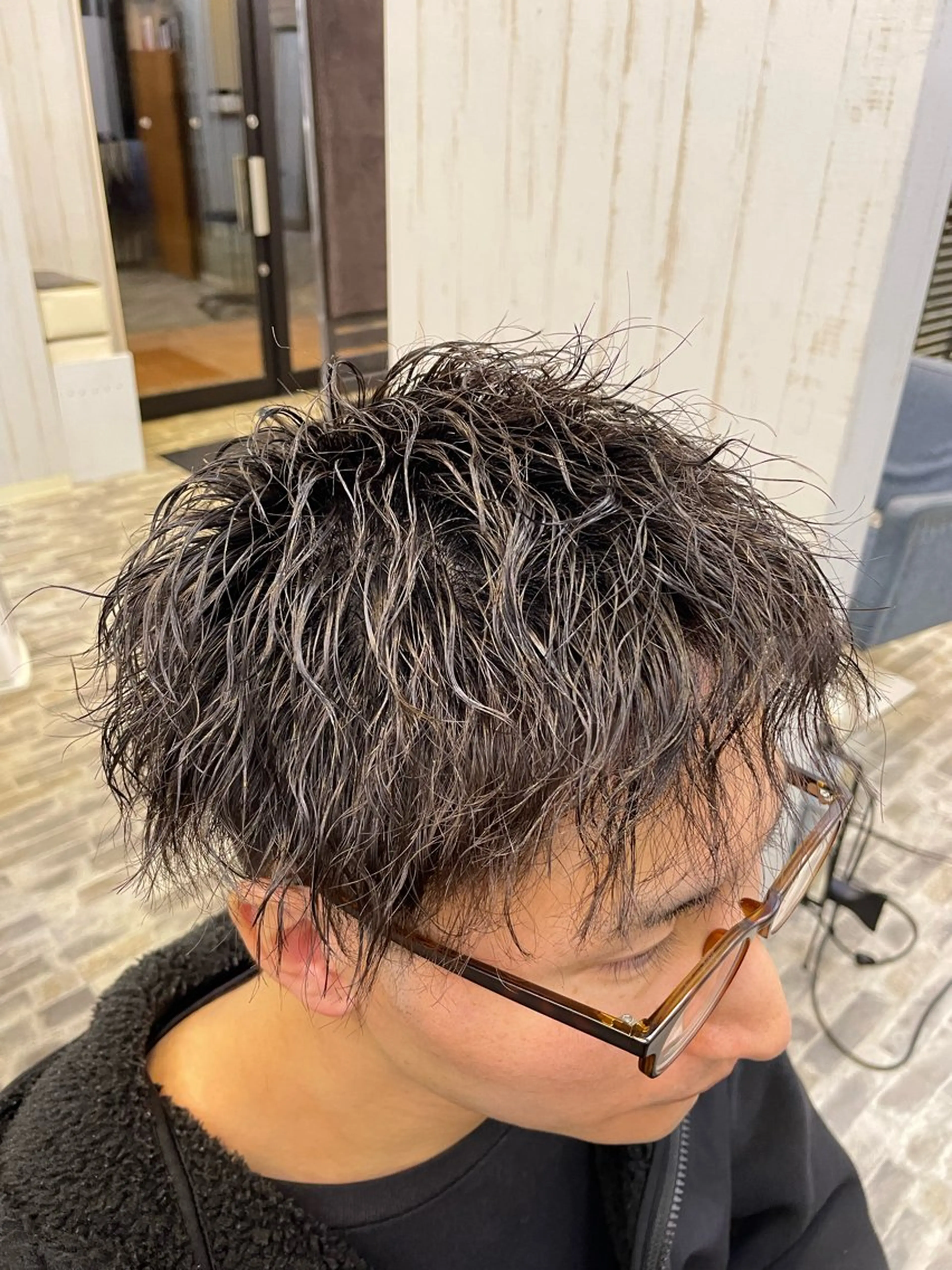 ミディアム パーマ メンズ 姫路アンメリーアン ダンのヘアスタイル