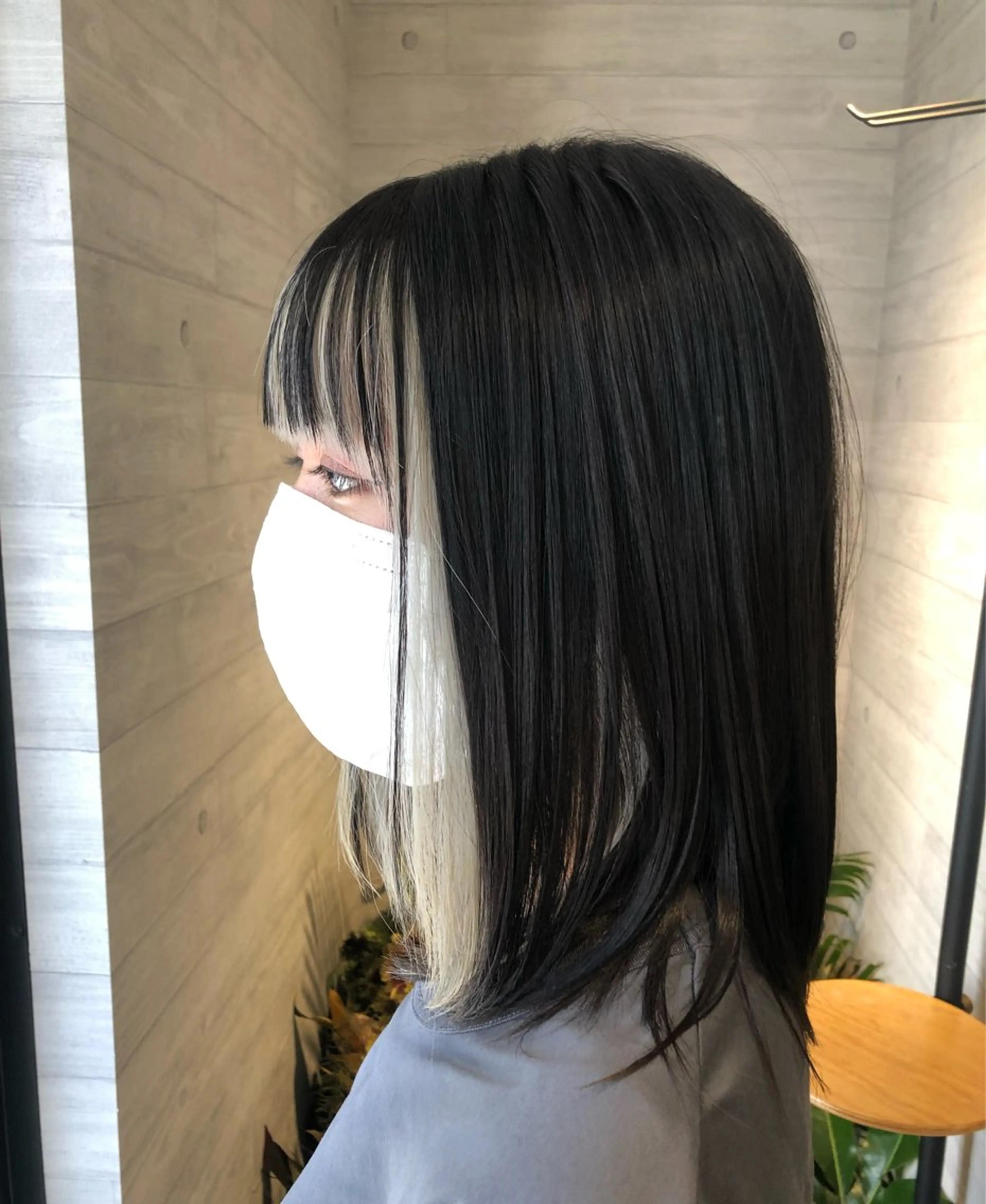 ミディアム カラー ミストバング ブリーチ  フェイスフレーミング 西川 賢一のヘアスタイル