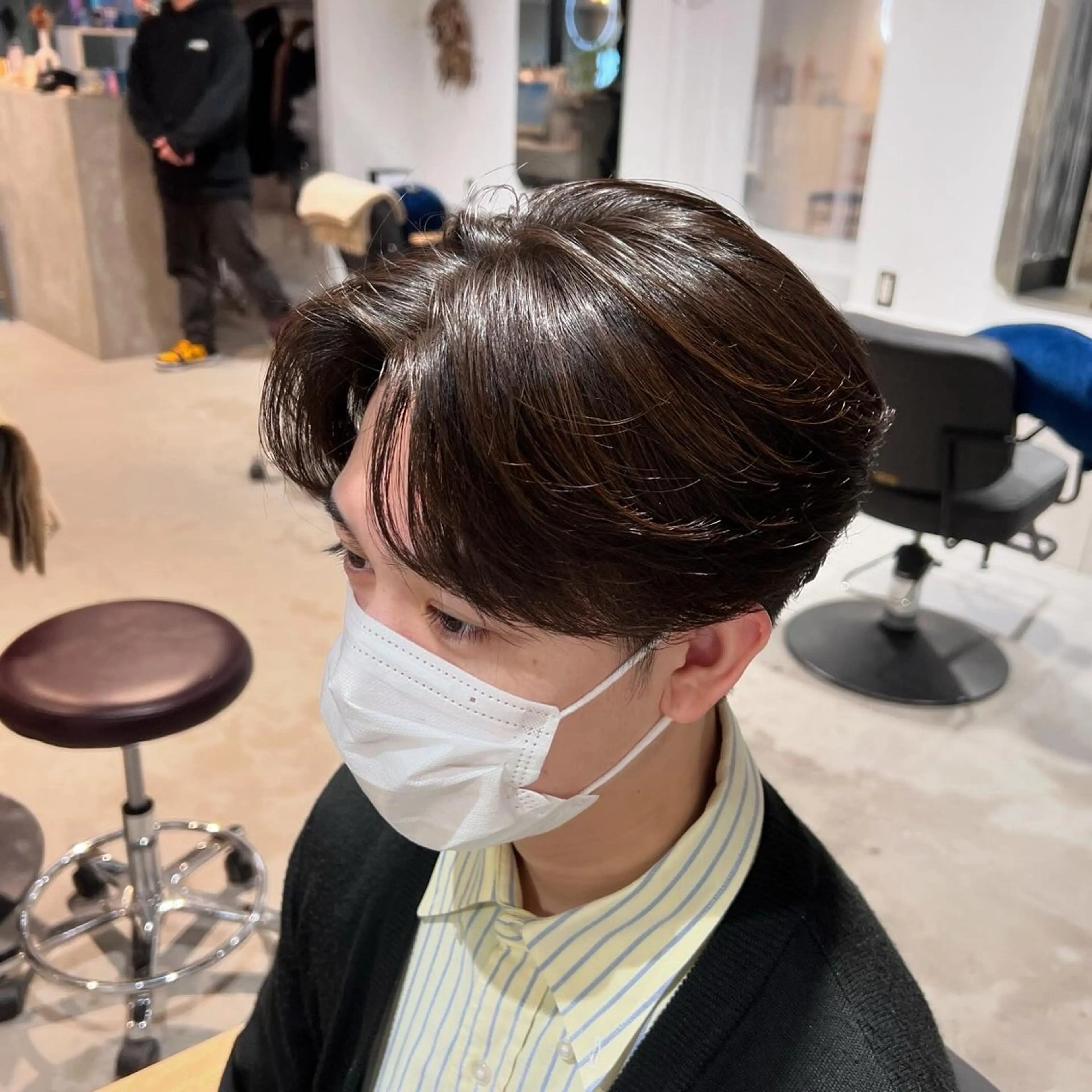 ミディアム パーマ メンズ ミディアムパーマ センターパート メンズ韓国風 メンズパーマ 韓国風ヘア カット パーマ メンズカットパーマ ✂️ JOYAのヘアスタイル