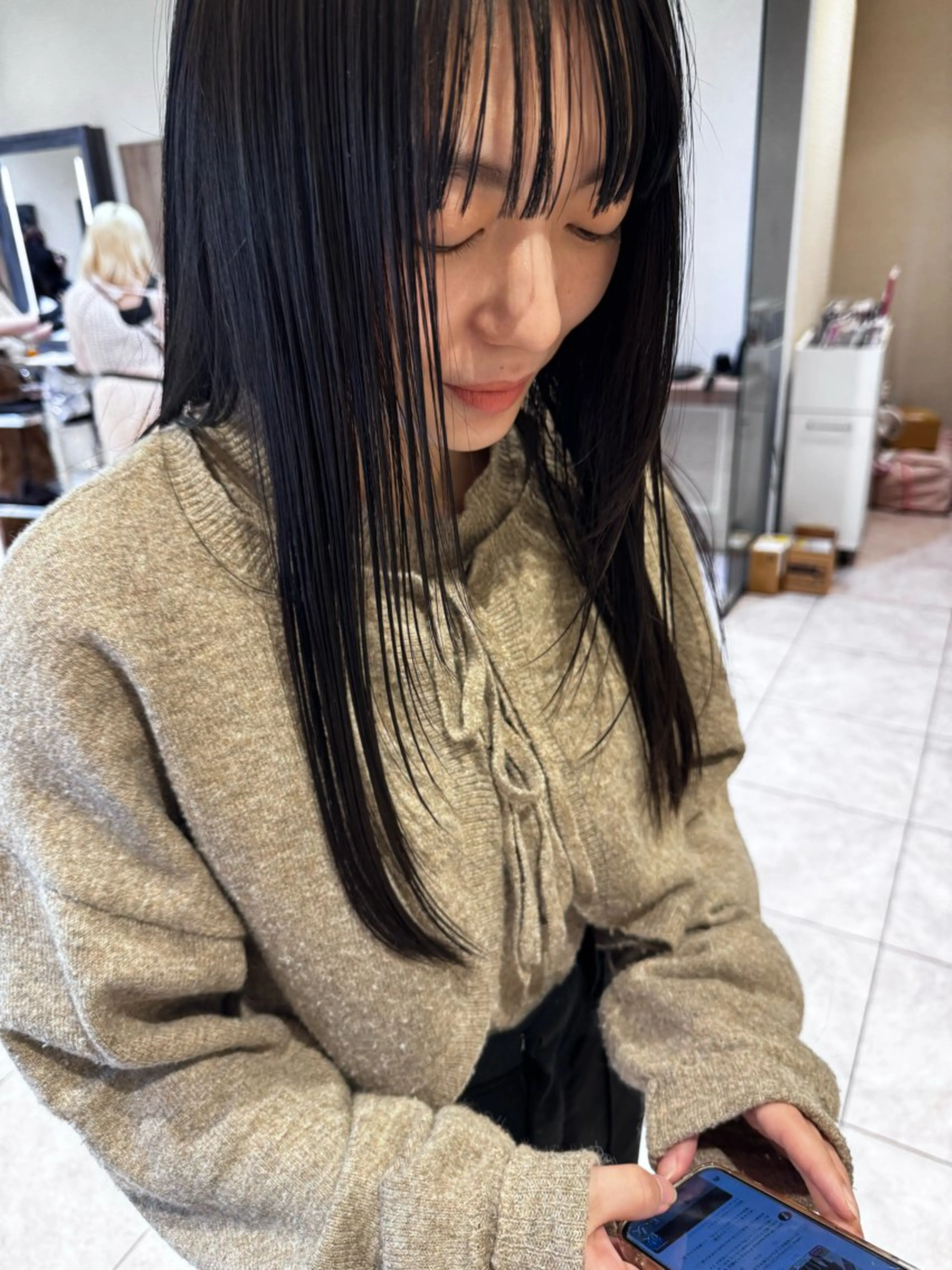 ロング 顔まわりレイヤー 顔周りカット レイヤーカット 🐺ウルフ× ハイトーン🐺MOEのヘアスタイル