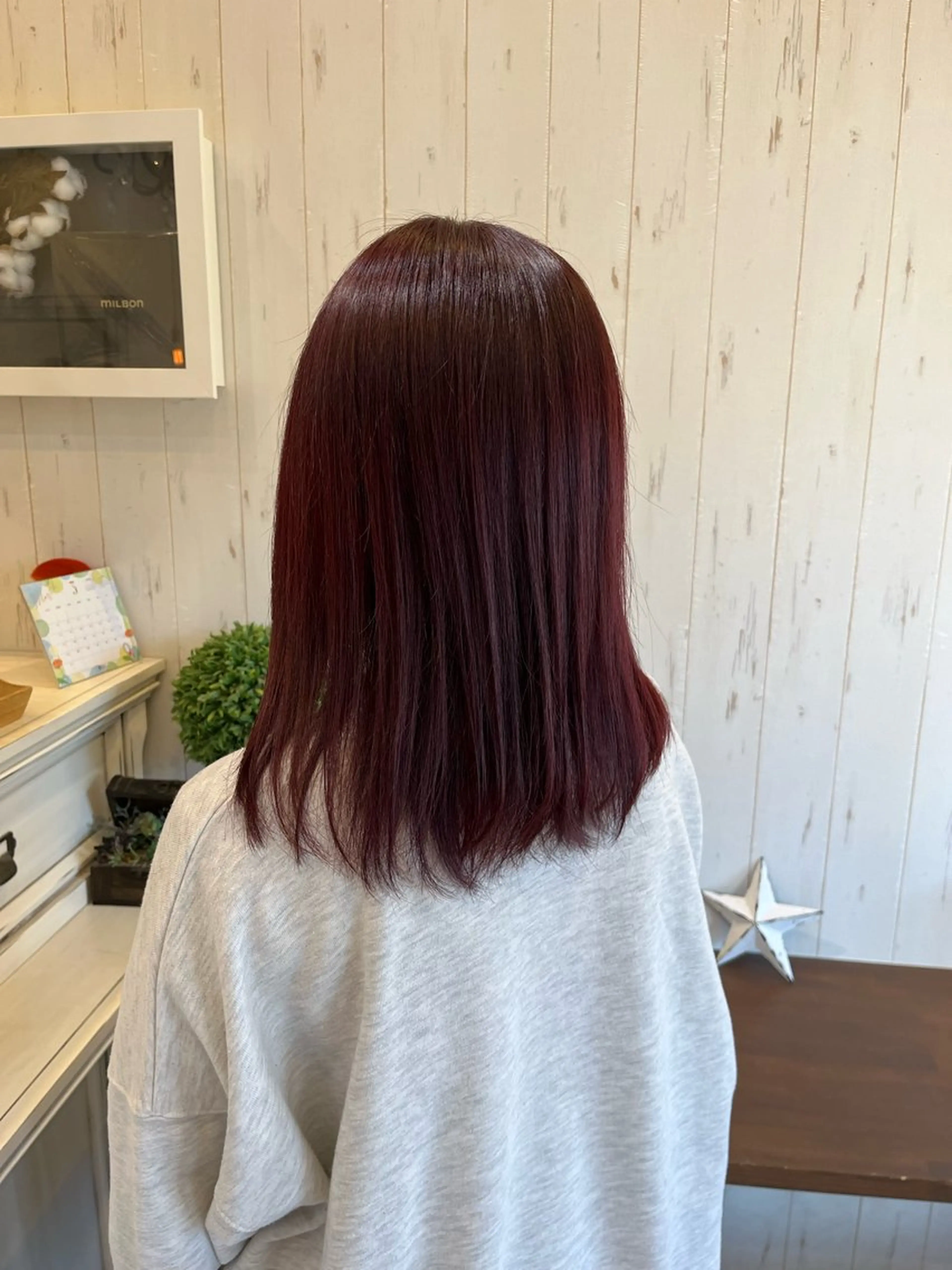 ミディアム パープルカラー カット ヘアカラー トリートメント Ｕｋａ .のヘアスタイル
