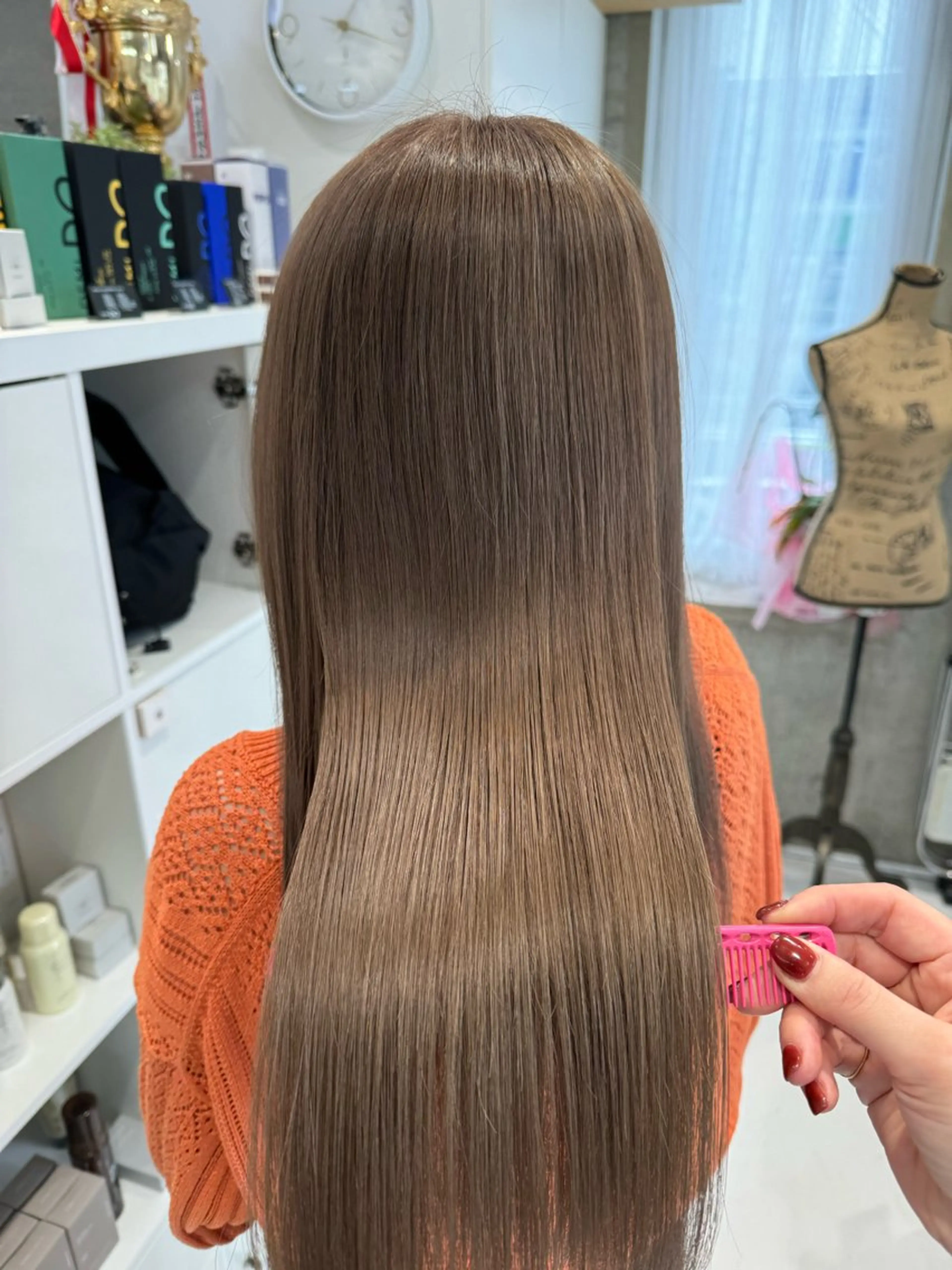 ロング カラー ベージュカラー ブリーチ ケアカラー 会田有紀 /切りっぱなしボブのヘアスタイル