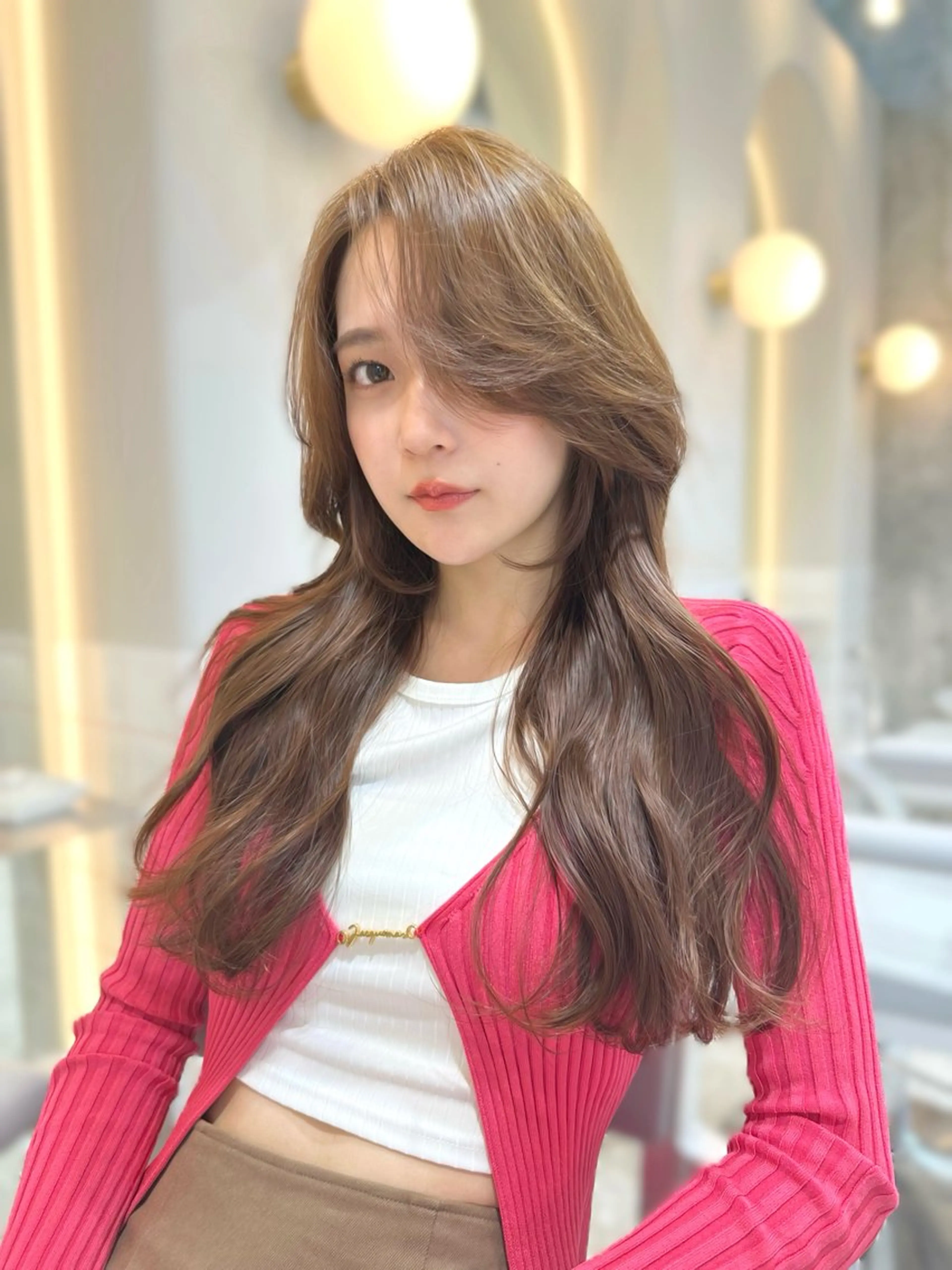 ロング カラー ベージュカラー ブリーチ ミルクティーベージュ ブリーチなしカラー 韓国風ヘア カット ヘアカラー トリートメント ヘアセット 新宿/韓国レイヤー 髪質改善カラー/角所のヘアスタイル