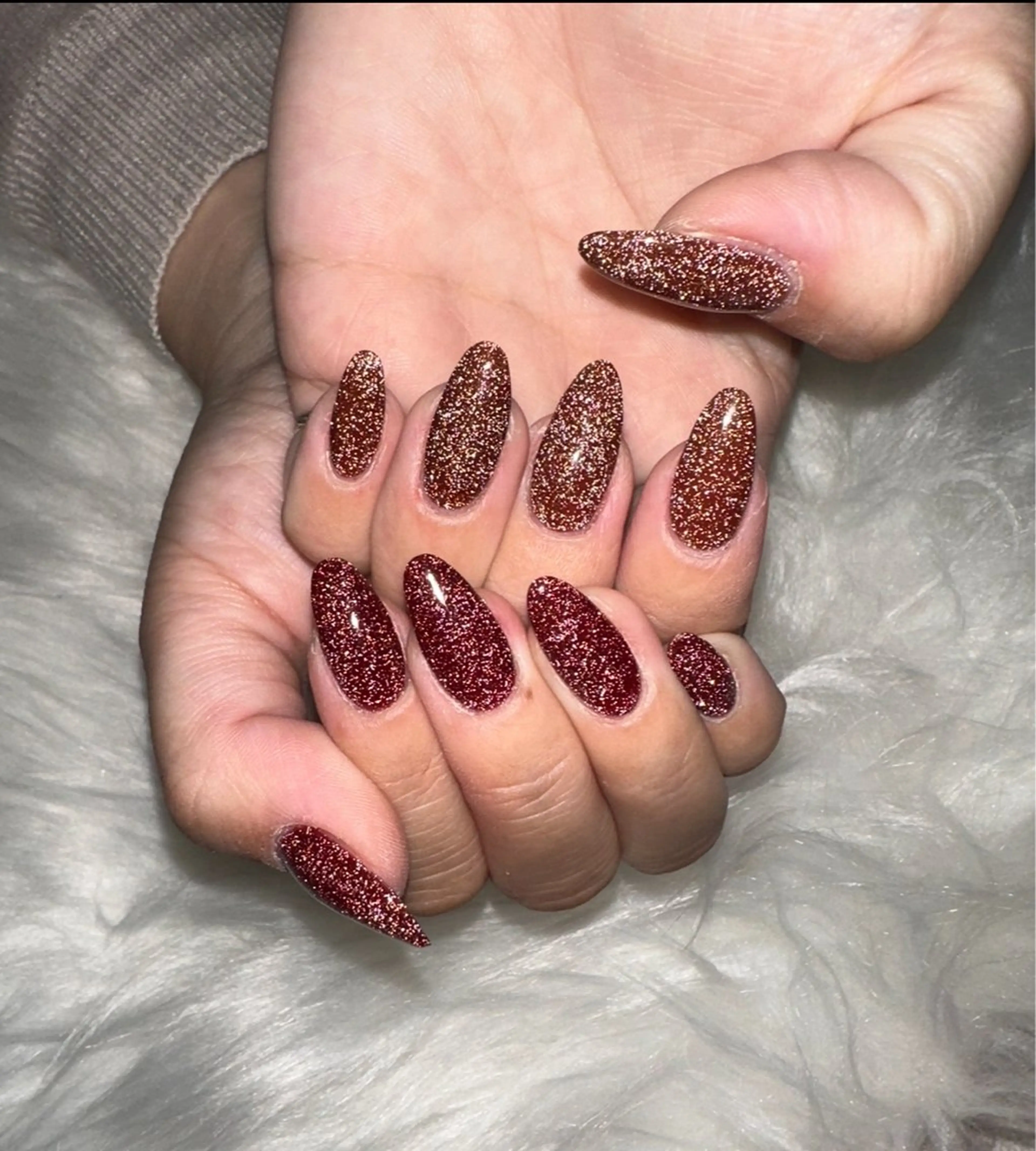 ネイル ブラウン フラッシュネイル ジェルネイル ラメ(グリッター) 赤色 M Hのネイルデザイン
