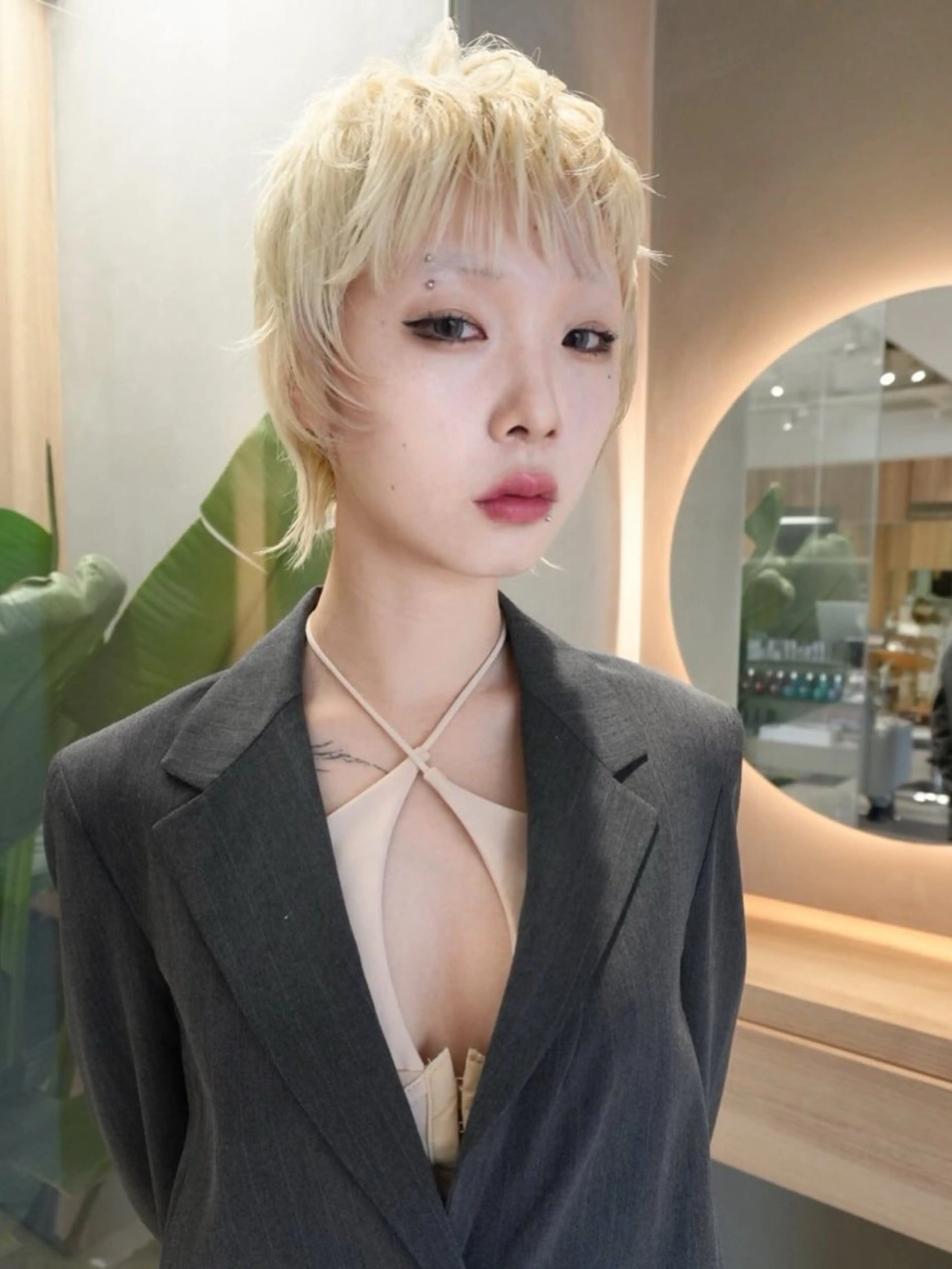 カラー 抜きっぱなしブロンド ブロンド ハイトーンカラー MINX 髙田凜々子 ボブ/ハイトーンのヘアスタイル