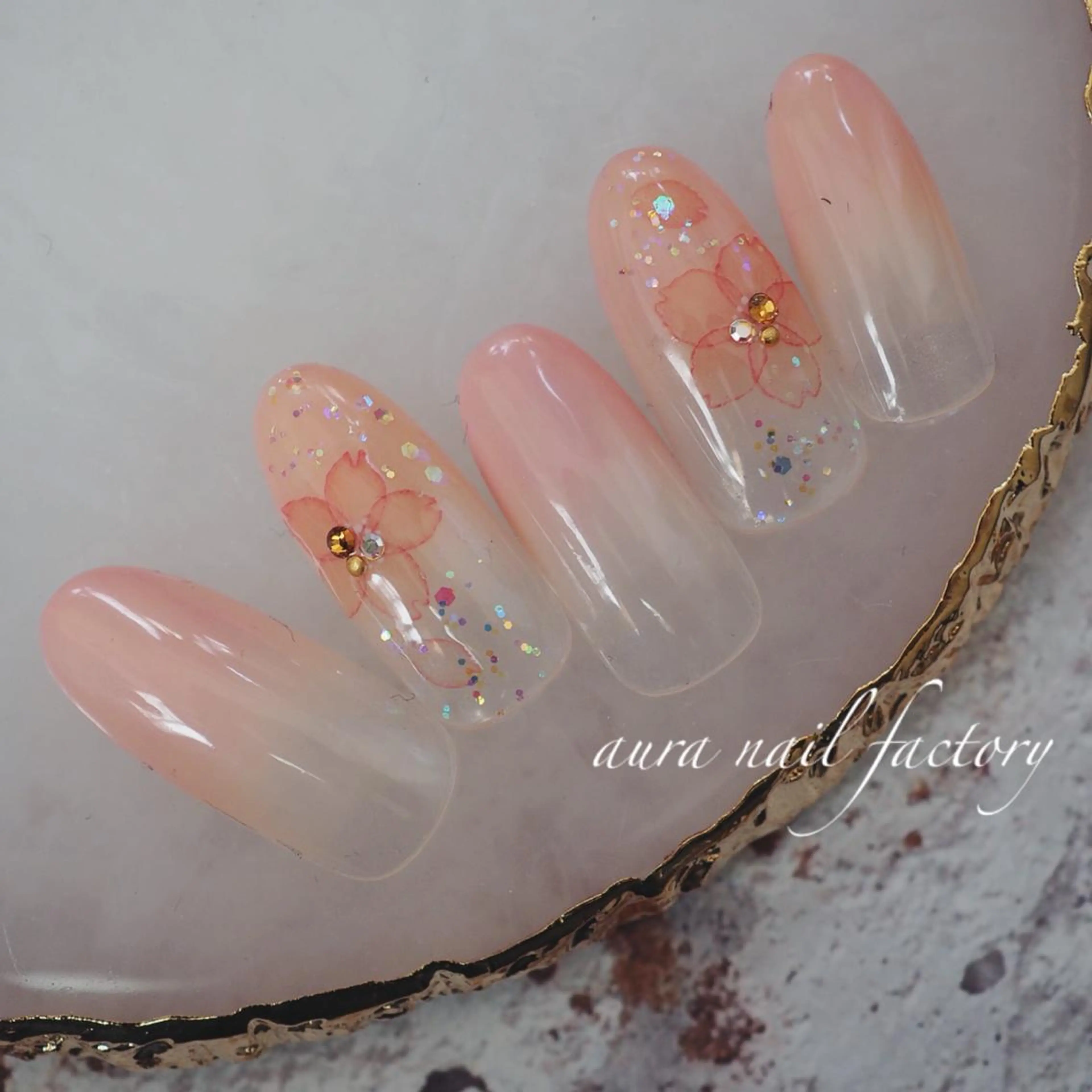 ショート カラー ネイル 桜ネイル 春ネイル 赤羽 aura 深爪を断らない✨のネイルデザイン