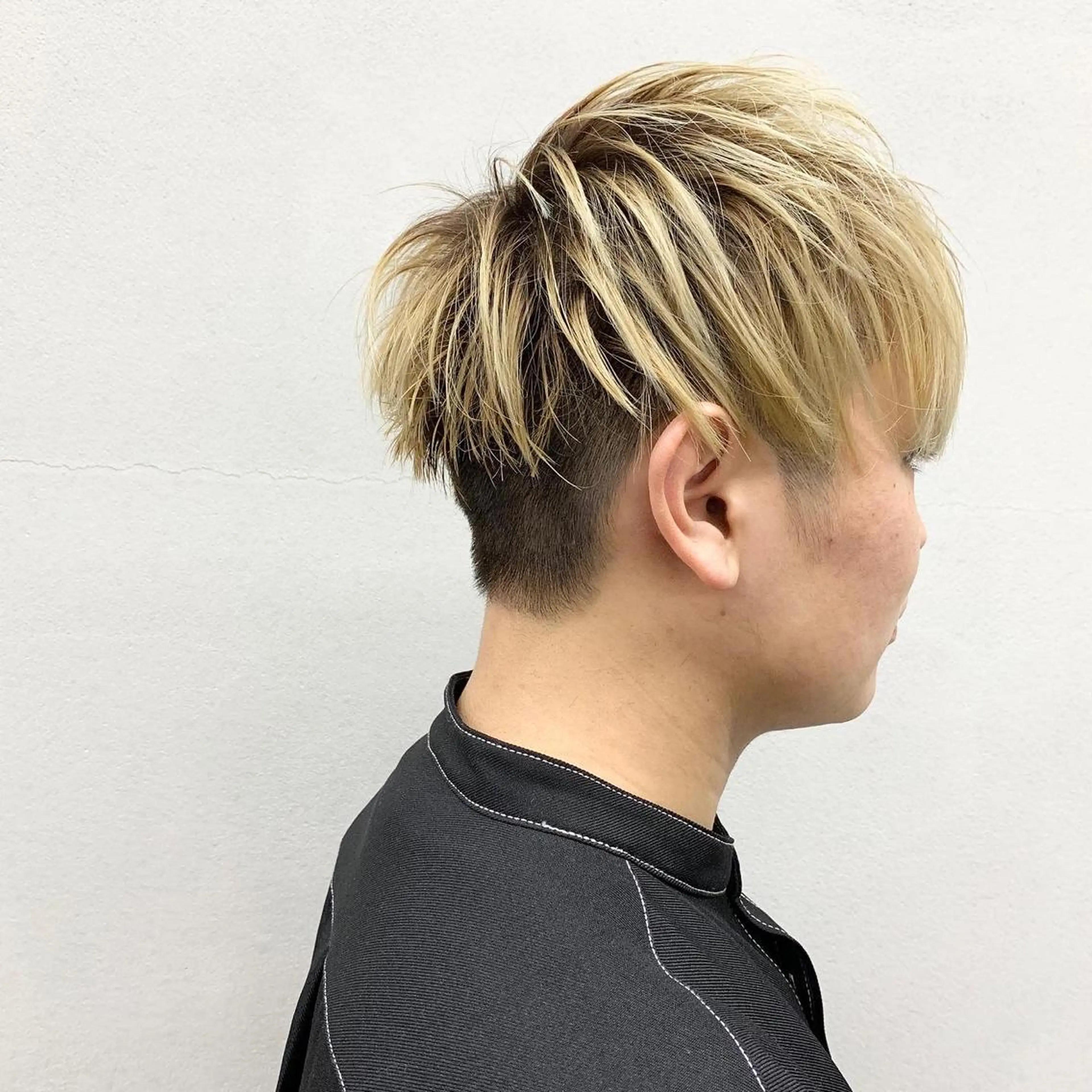 ショート カラー メンズ メンズハイトーン マッシュ ハイトーンカラー カット ヘアカラー 柏メンズカットパーマ NO.1タイチのヘアスタイル