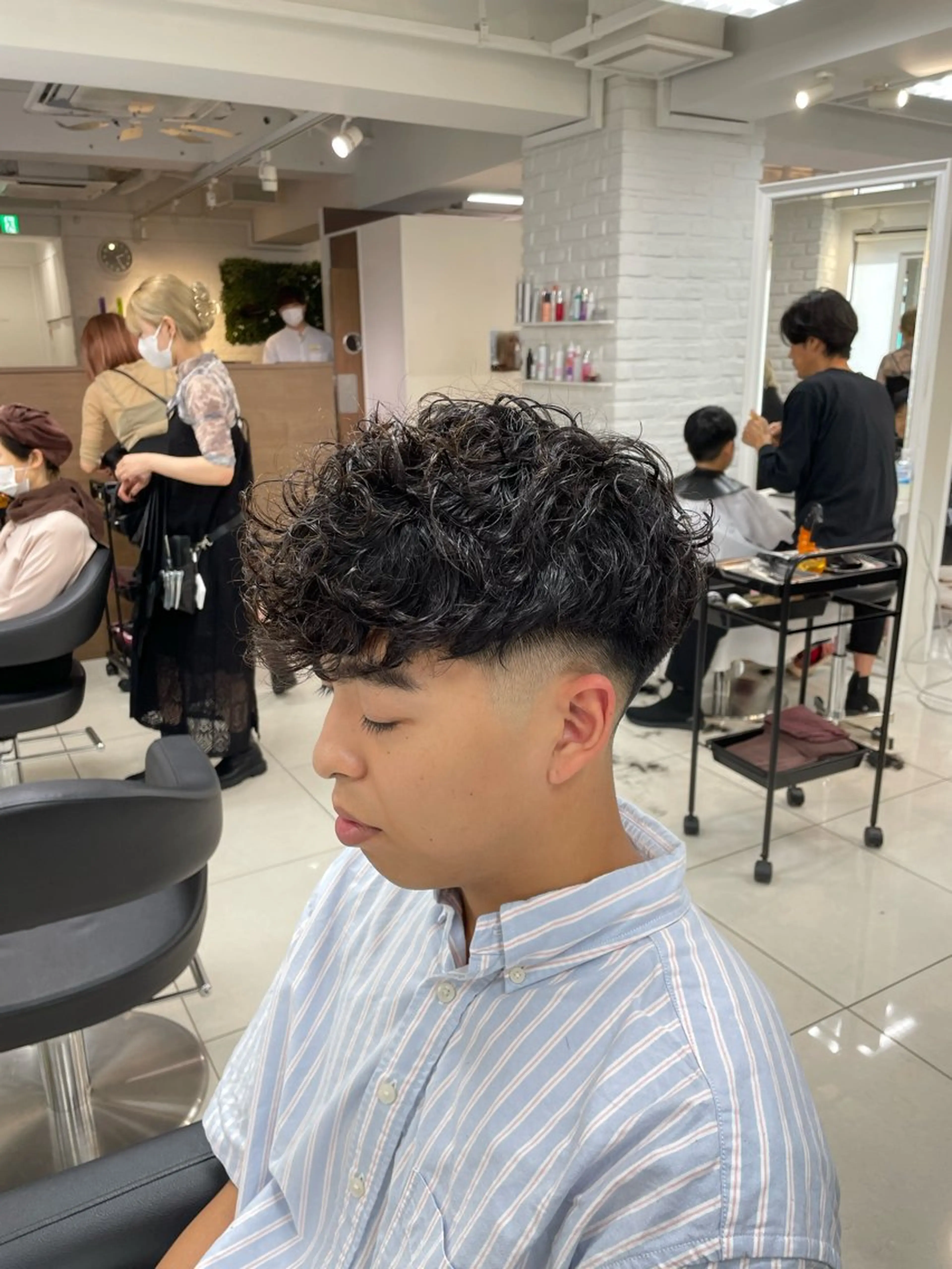 ショート パーマ メンズ スペインカール カット パーマ トリートメント フェザーパーマ職人 🪶ryosukeのヘアスタイル