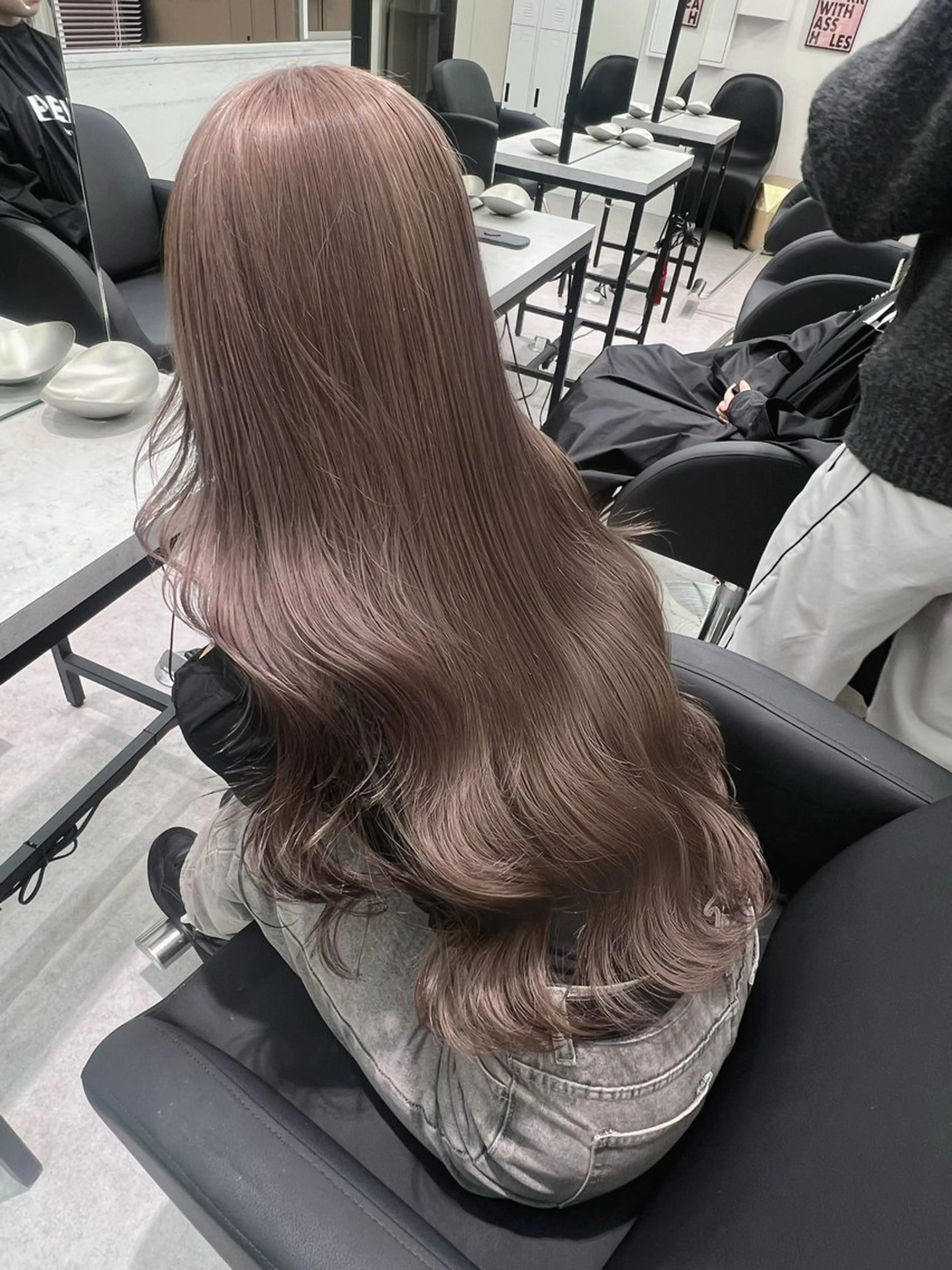 ロング カラー 💍透明感 💖艶ミルクティーのヘアスタイル