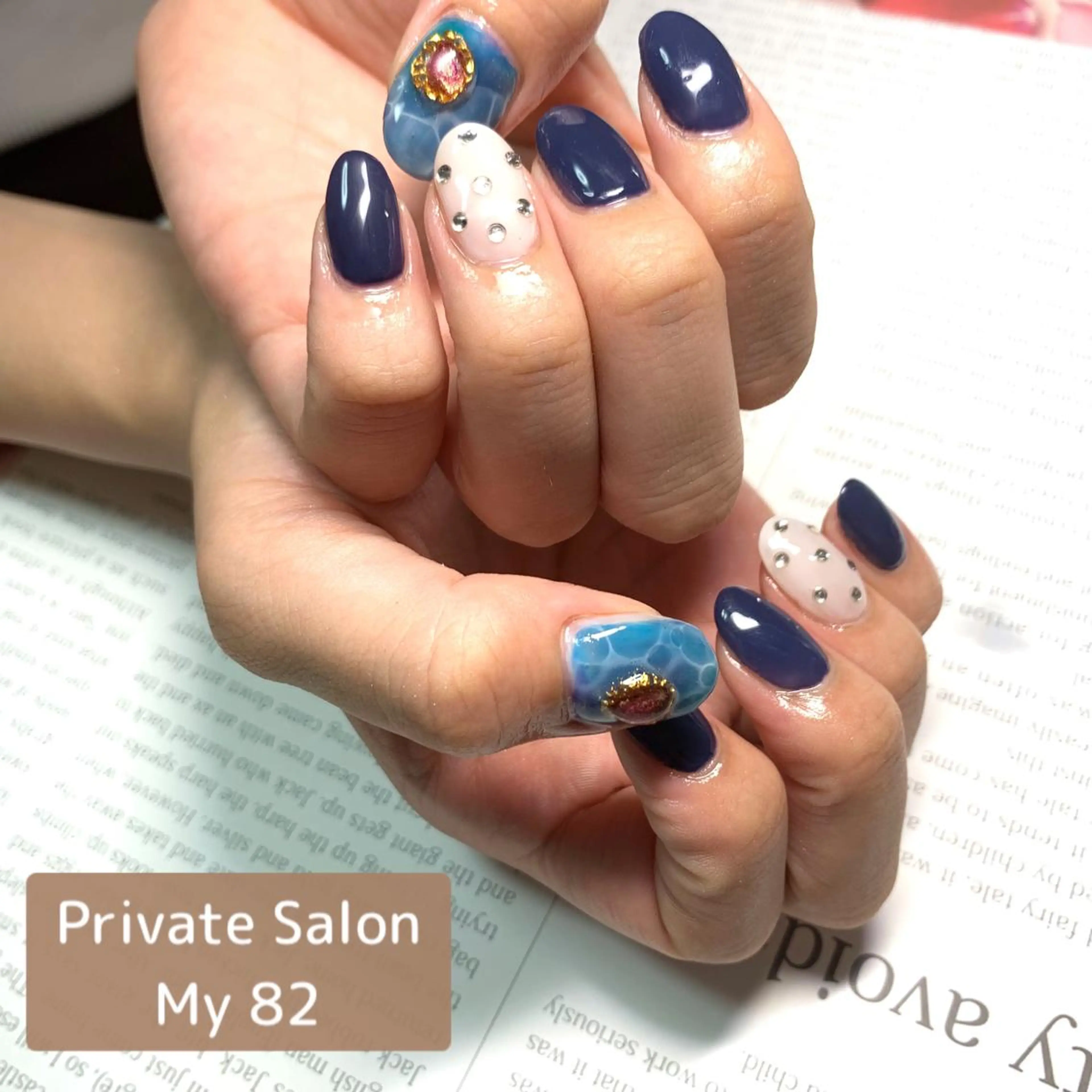ネイル キラキラネイル ネイビー Private Sa lon  MARLOのネイルデザイン