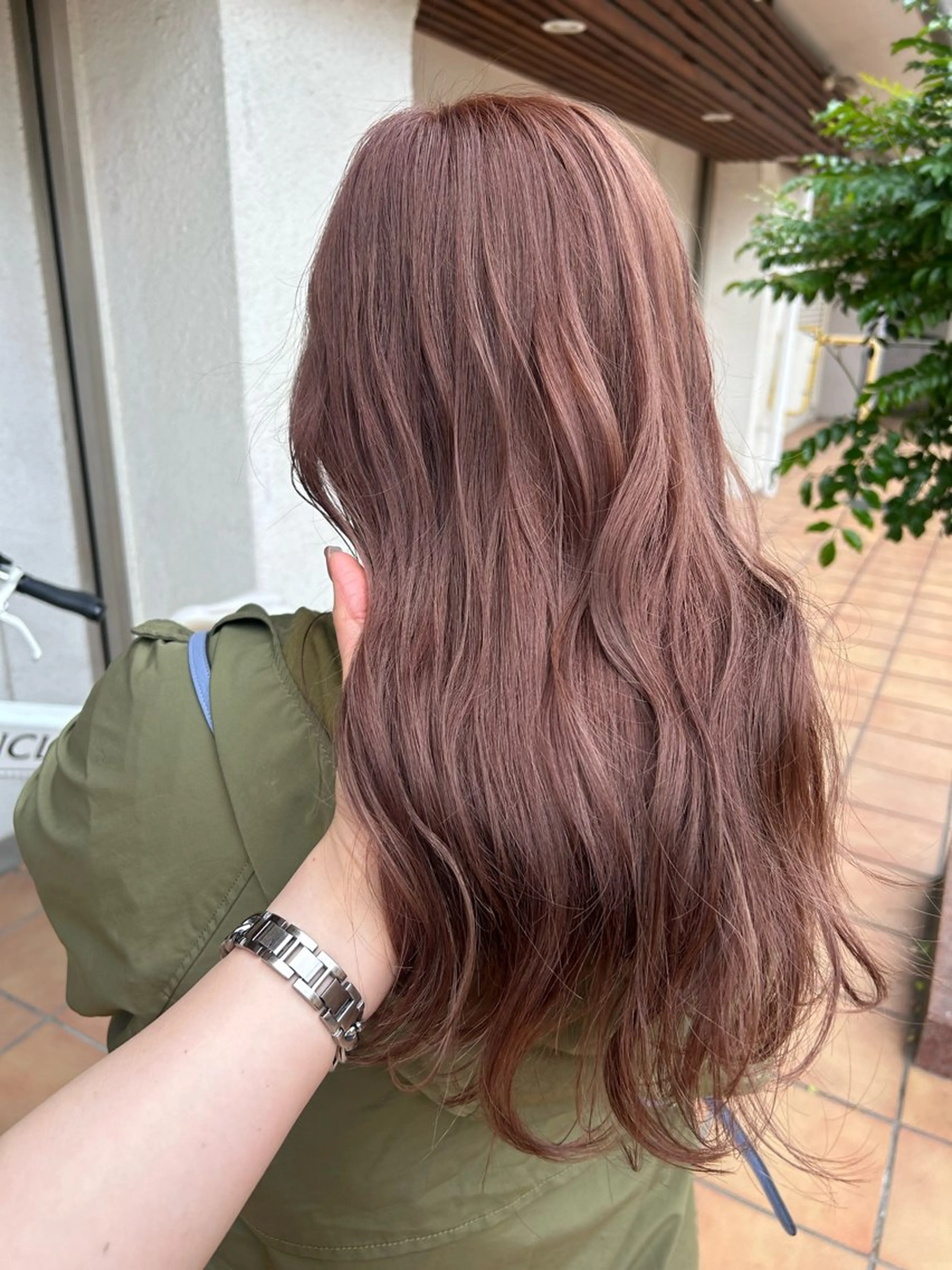 ロング カラー ブリーチ putri 川邉 優花のヘアスタイル