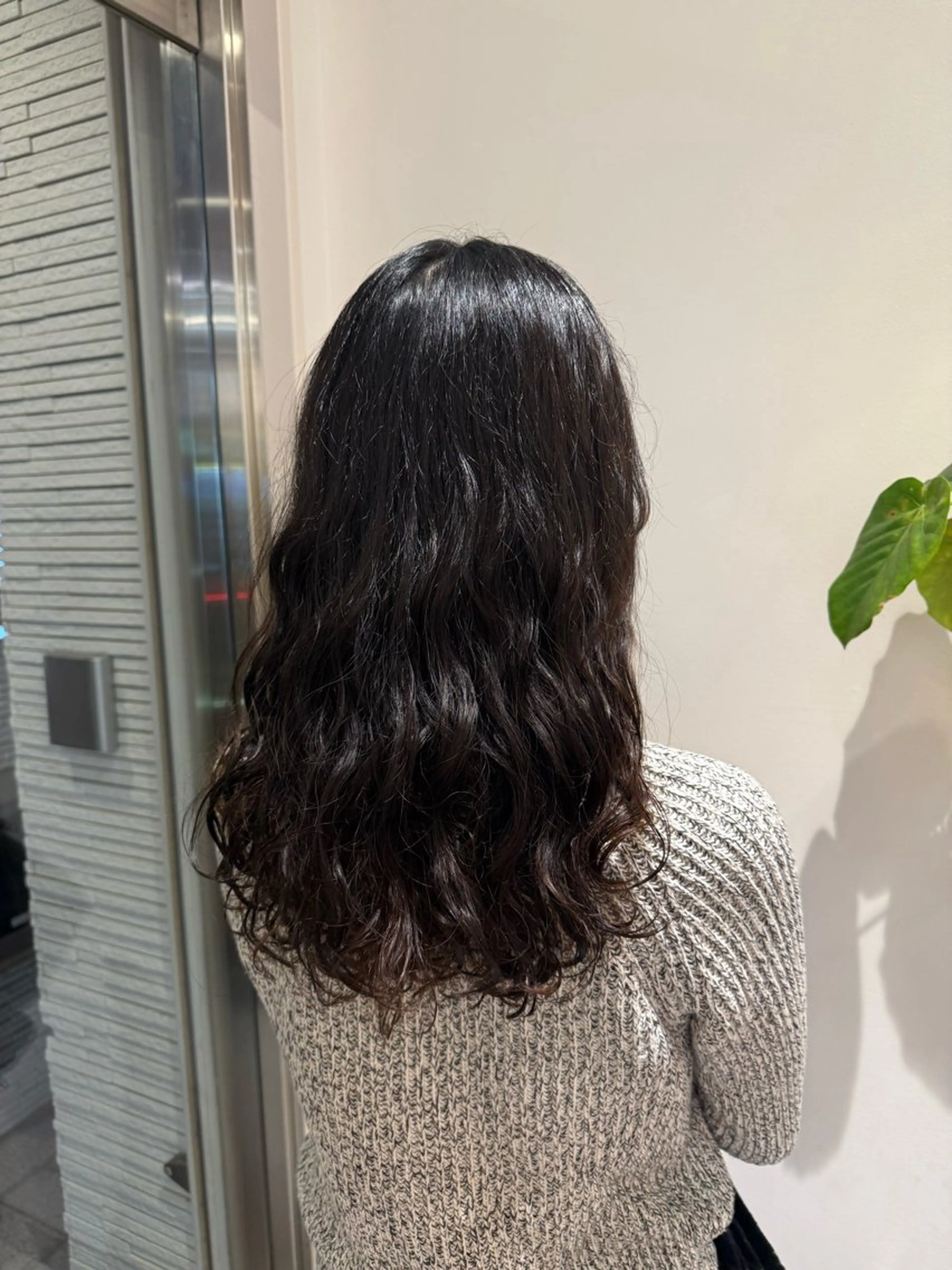 セミロング セミロングパーマ 倉地 芹奈のヘアスタイル