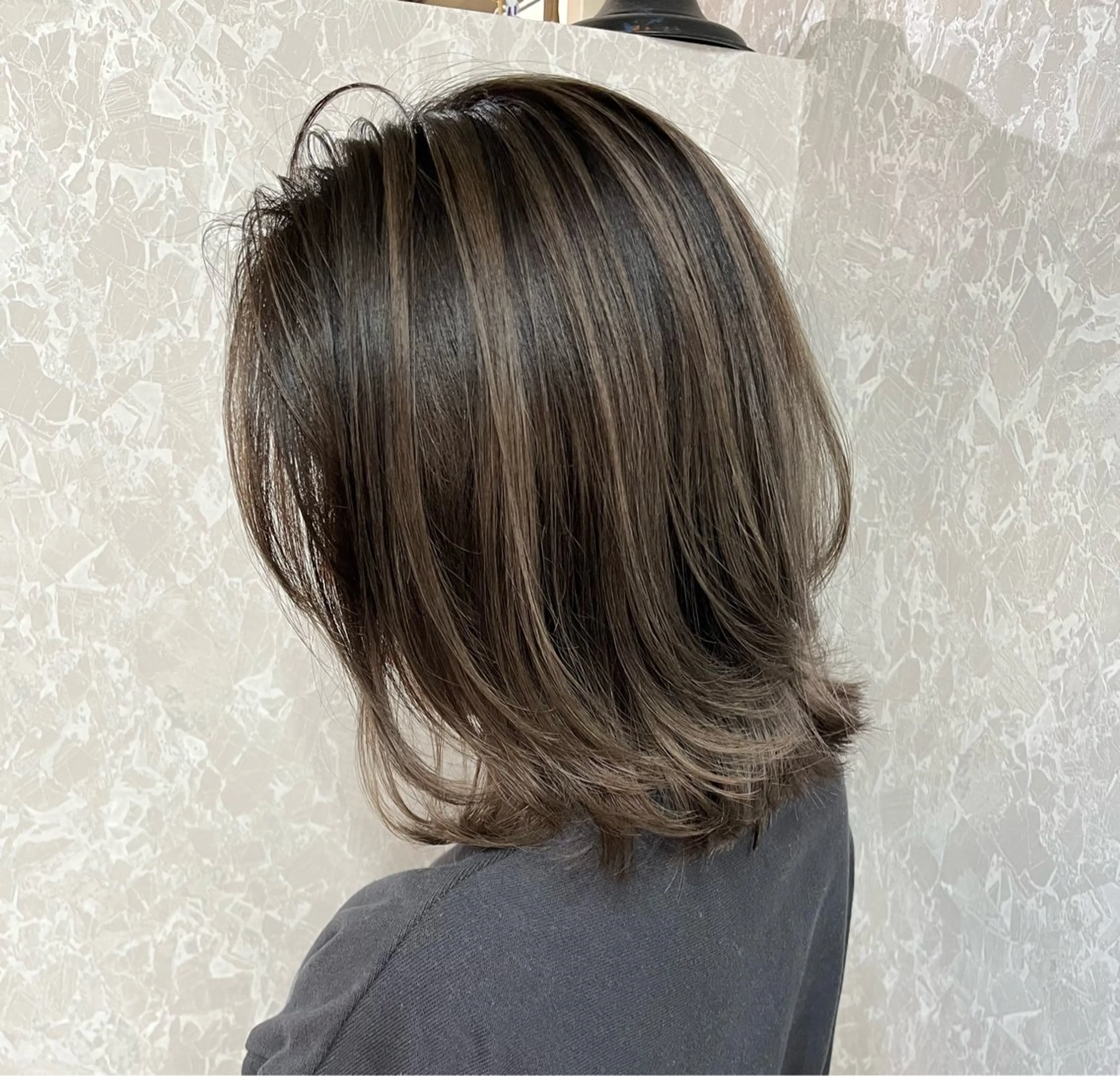 ミディアム カラー 池田 真衣のヘアスタイル