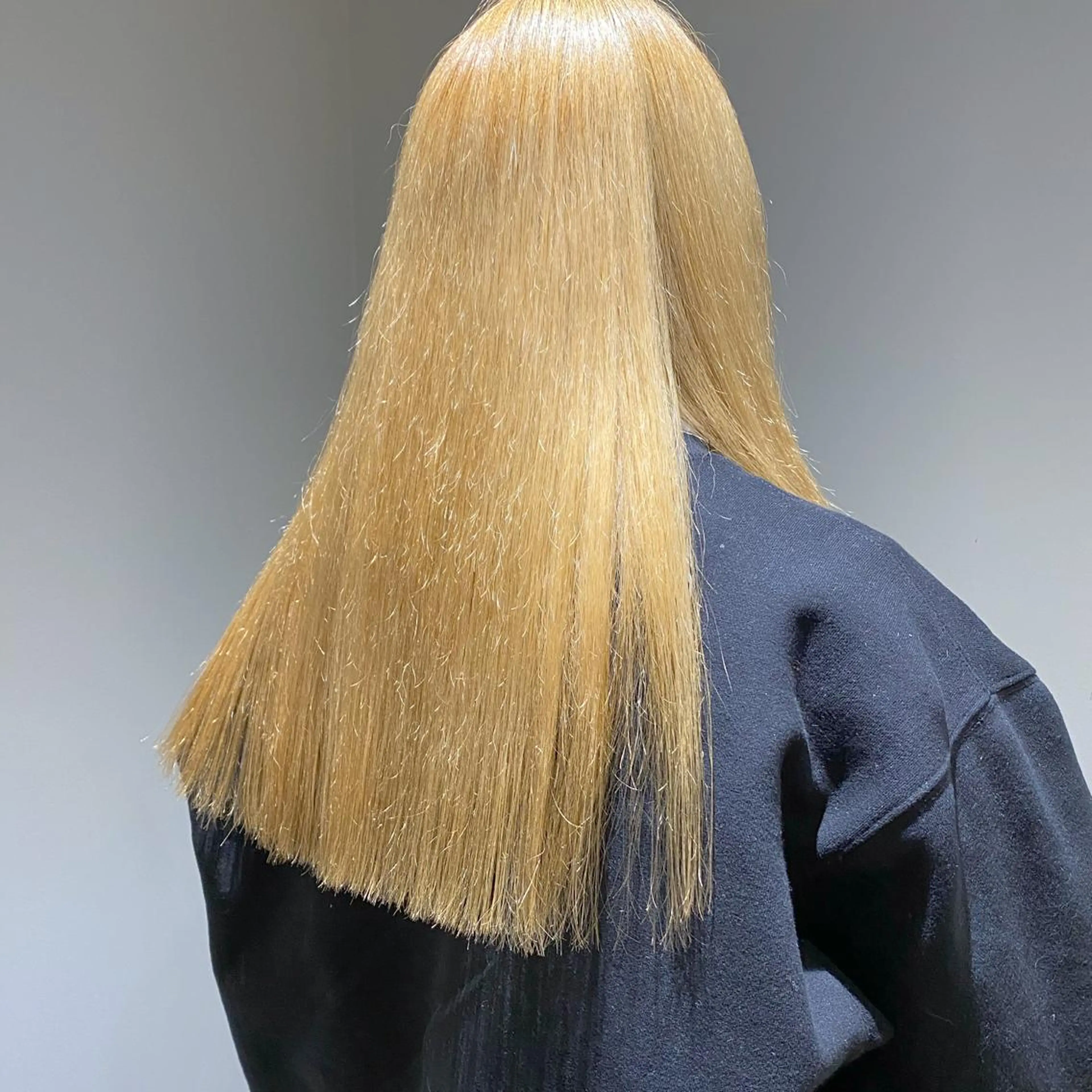 カラー 美髪ストレート 川本雄己のヘアスタイル