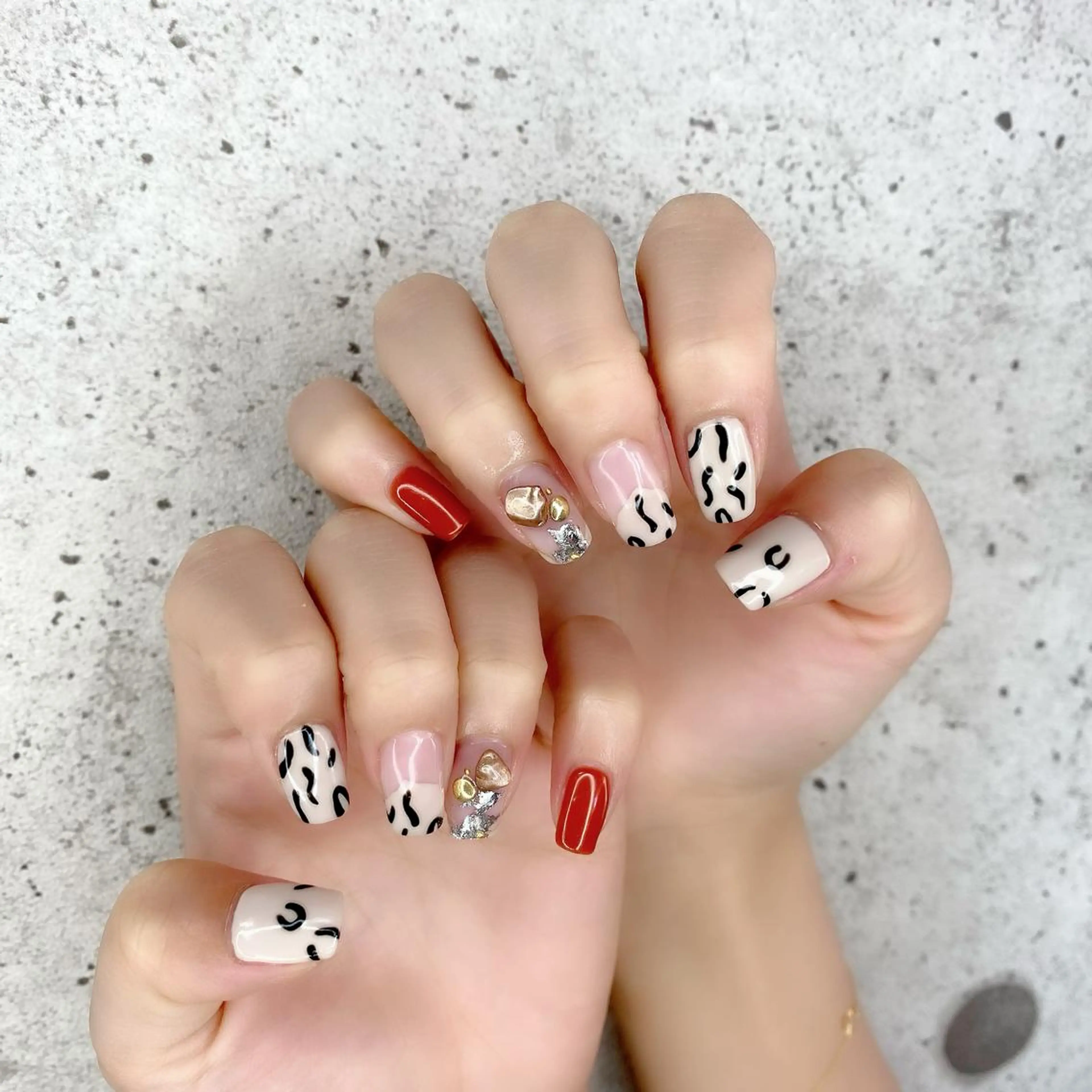 セミロング カラー パーマ ヘアアレンジ メンズ キッズ ネイル マツエク・マツパ ニュアンスネイル 夏ネイル ニュアンスパーマ ハンドネイル Salon Ｋのネイルデザイン