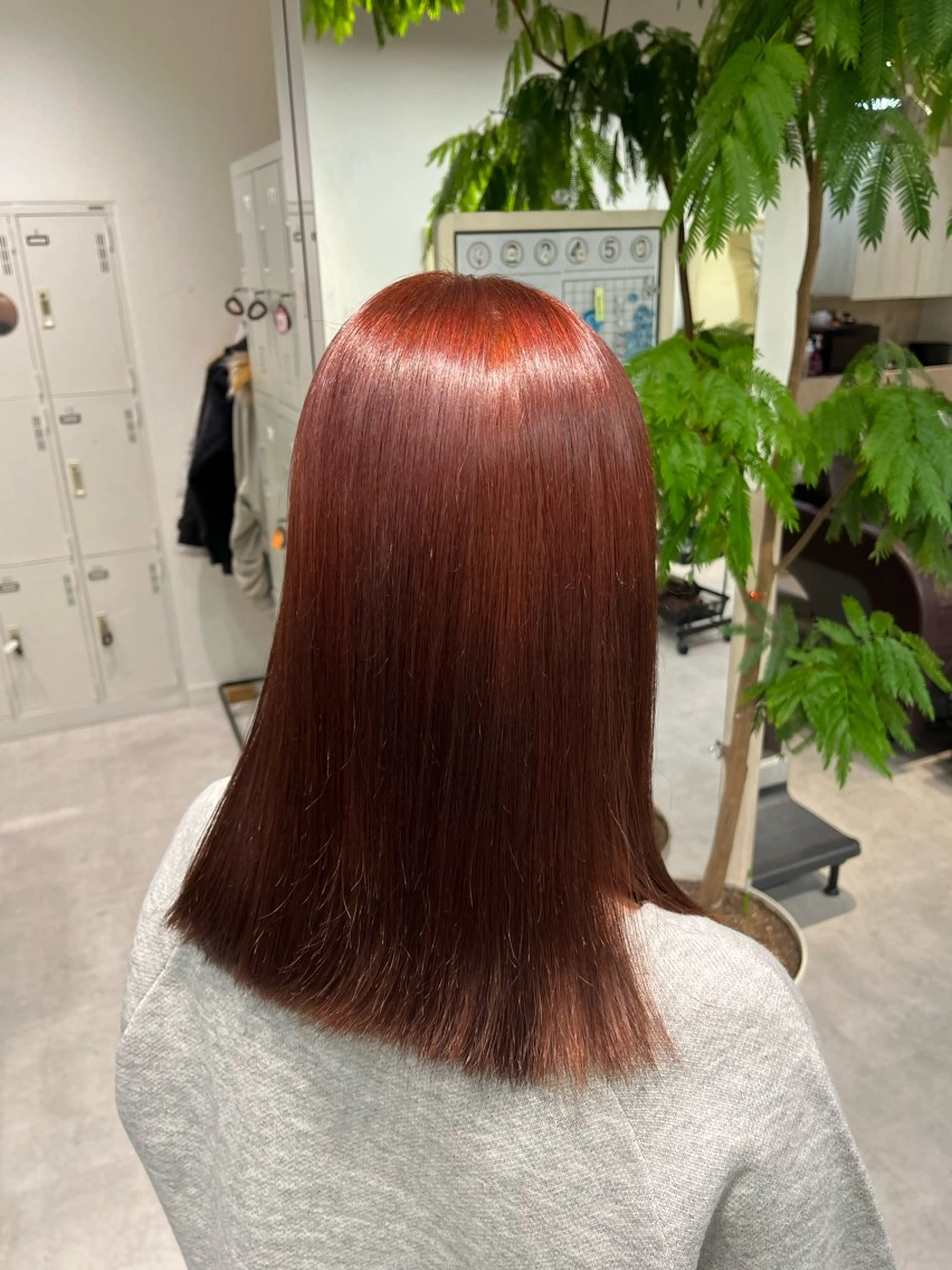 ミディアム カット ヘアカラー omocha umiのヘアスタイル