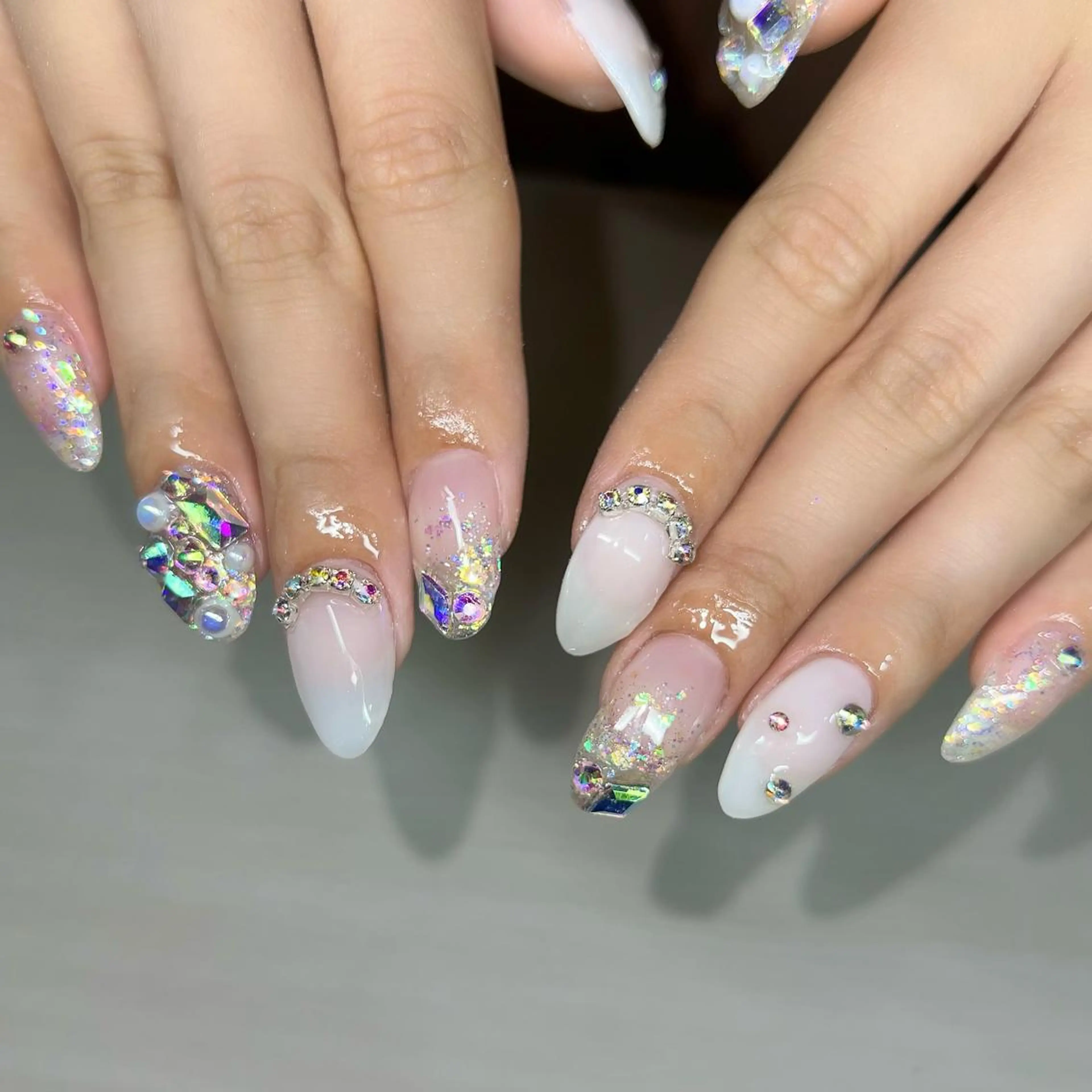 ネイル オーロラネイル ストーンネイル ハンドネイル 【Yappy🌈】 💖P-tanaのネイルデザイン