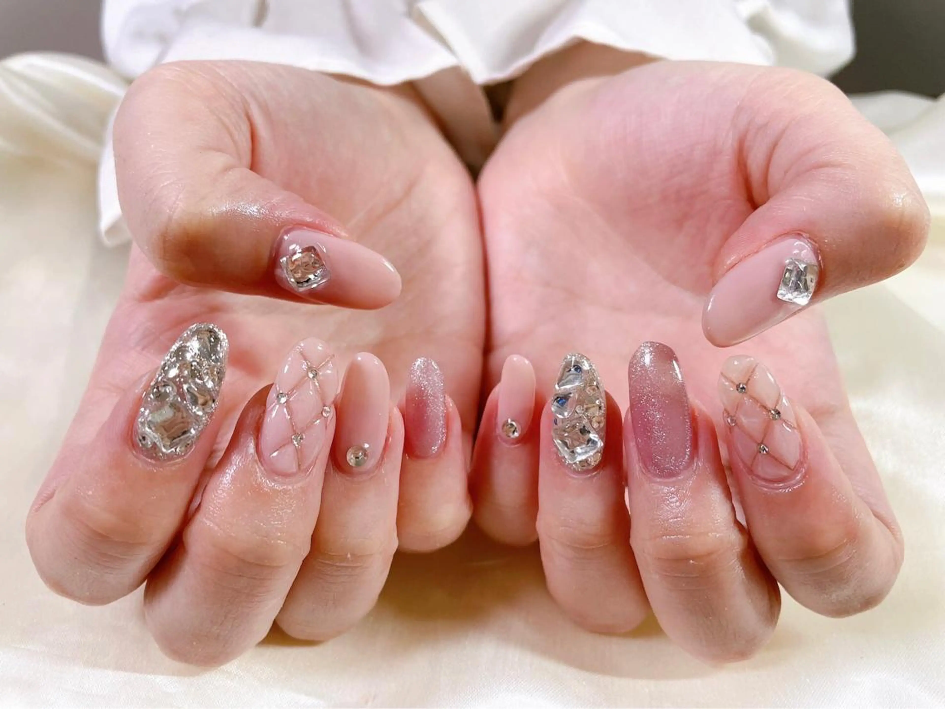 ネイル 桜ネイル フレンチネイル ジェルネイル ガラスフレンチ 韓国ネイル ハンドネイル kiki nail &brow二子玉川の眉毛・アイブロウイメージ