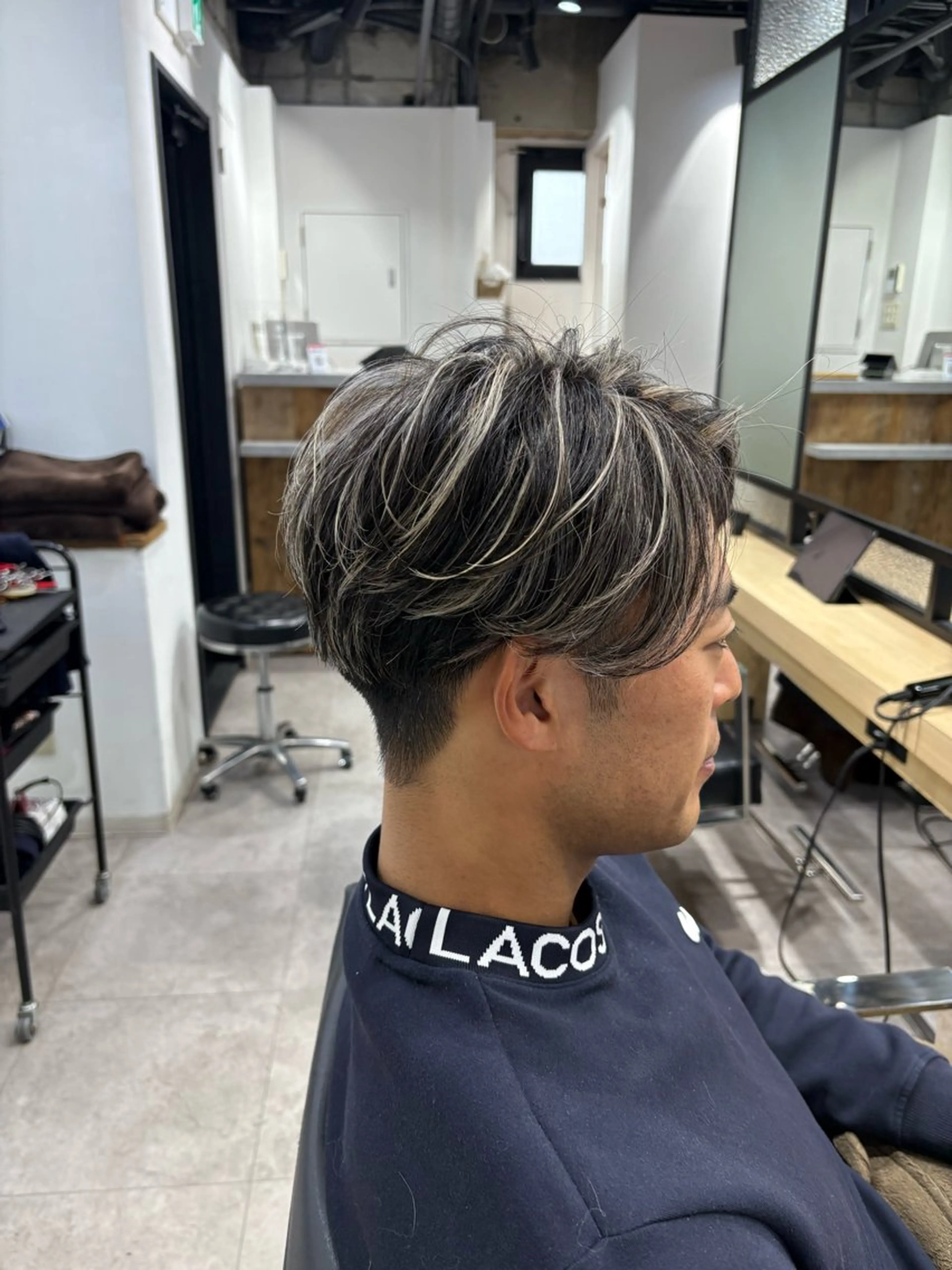 人気メニュー(メンズ限定)カット+ホワイトハイライトの写真