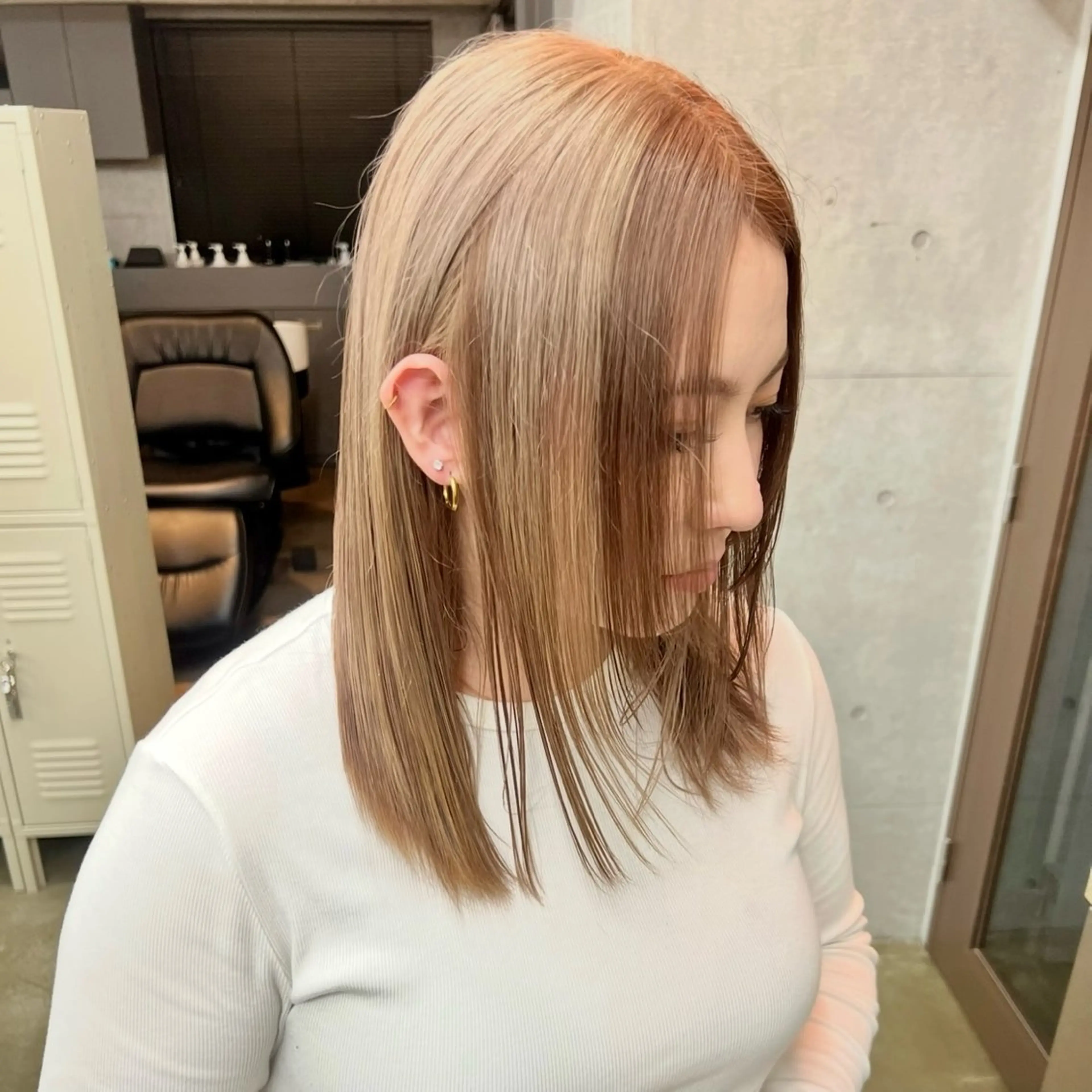 ミディアム カラー カット ヘアカラー ハイトーンカラー/ さらさのヘアスタイル