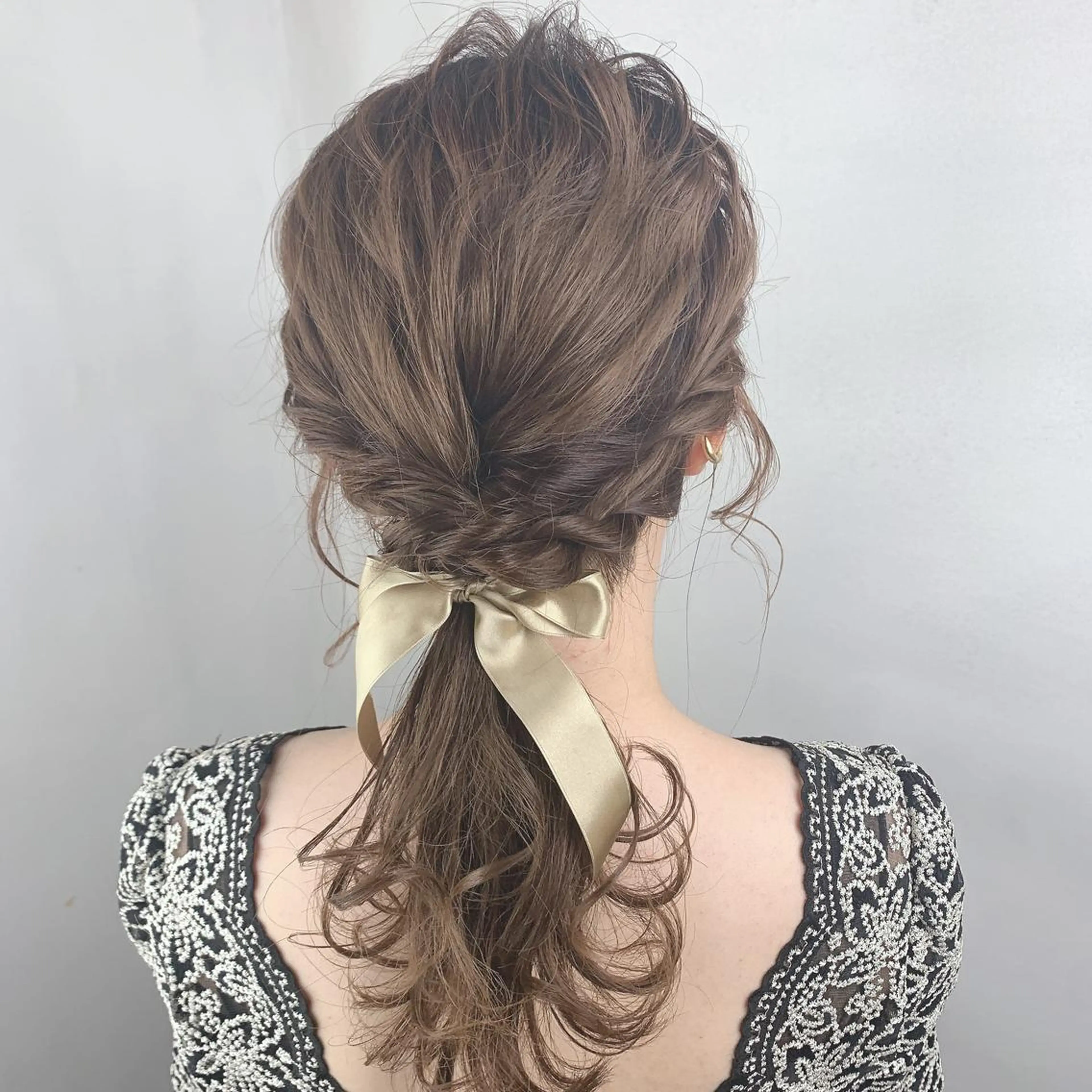 セミロング カレンダー 弁天町Tomoのヘアスタイル