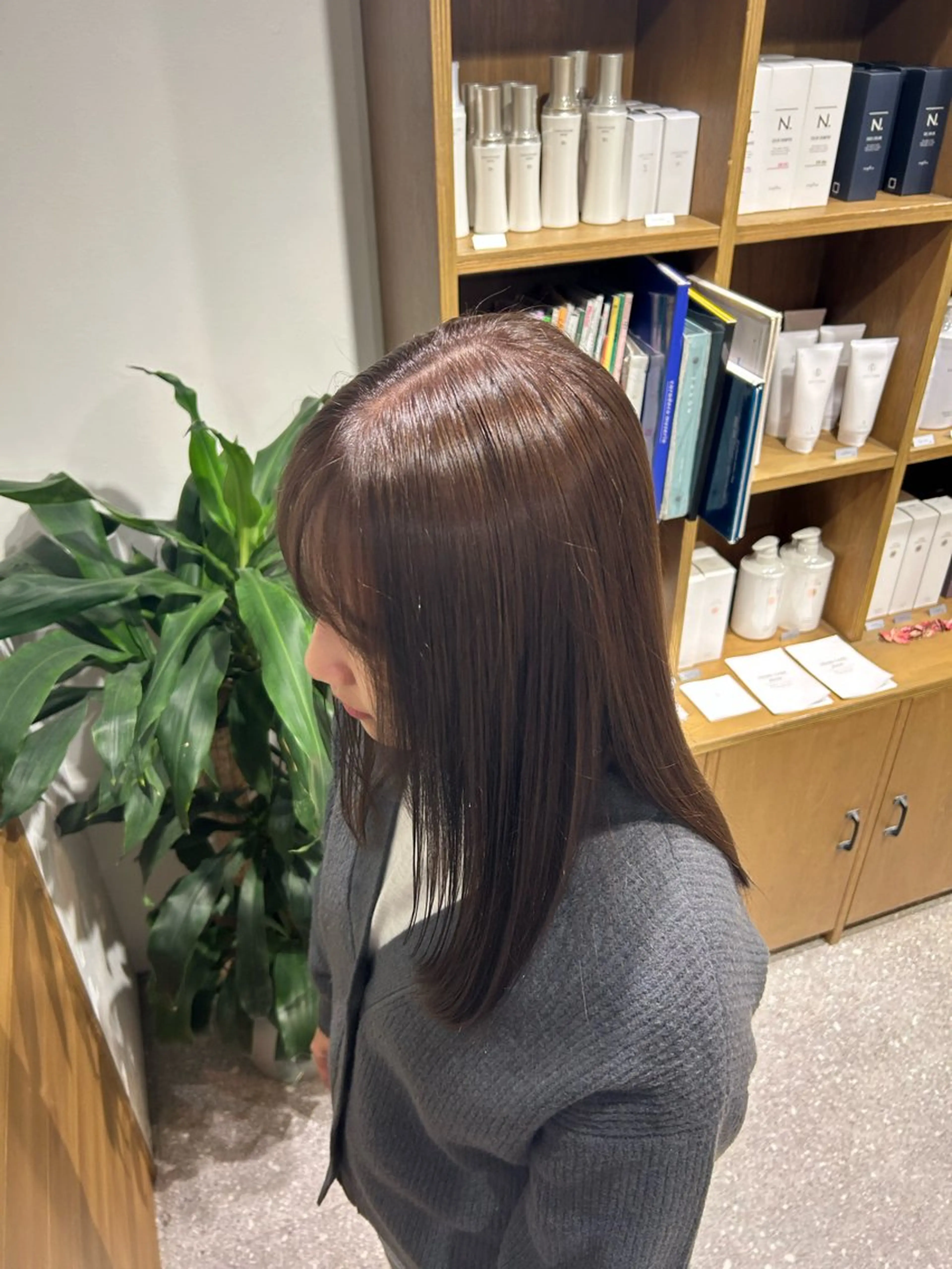 セミロング ヘアカラー やなぎさわ はるなのヘアスタイル