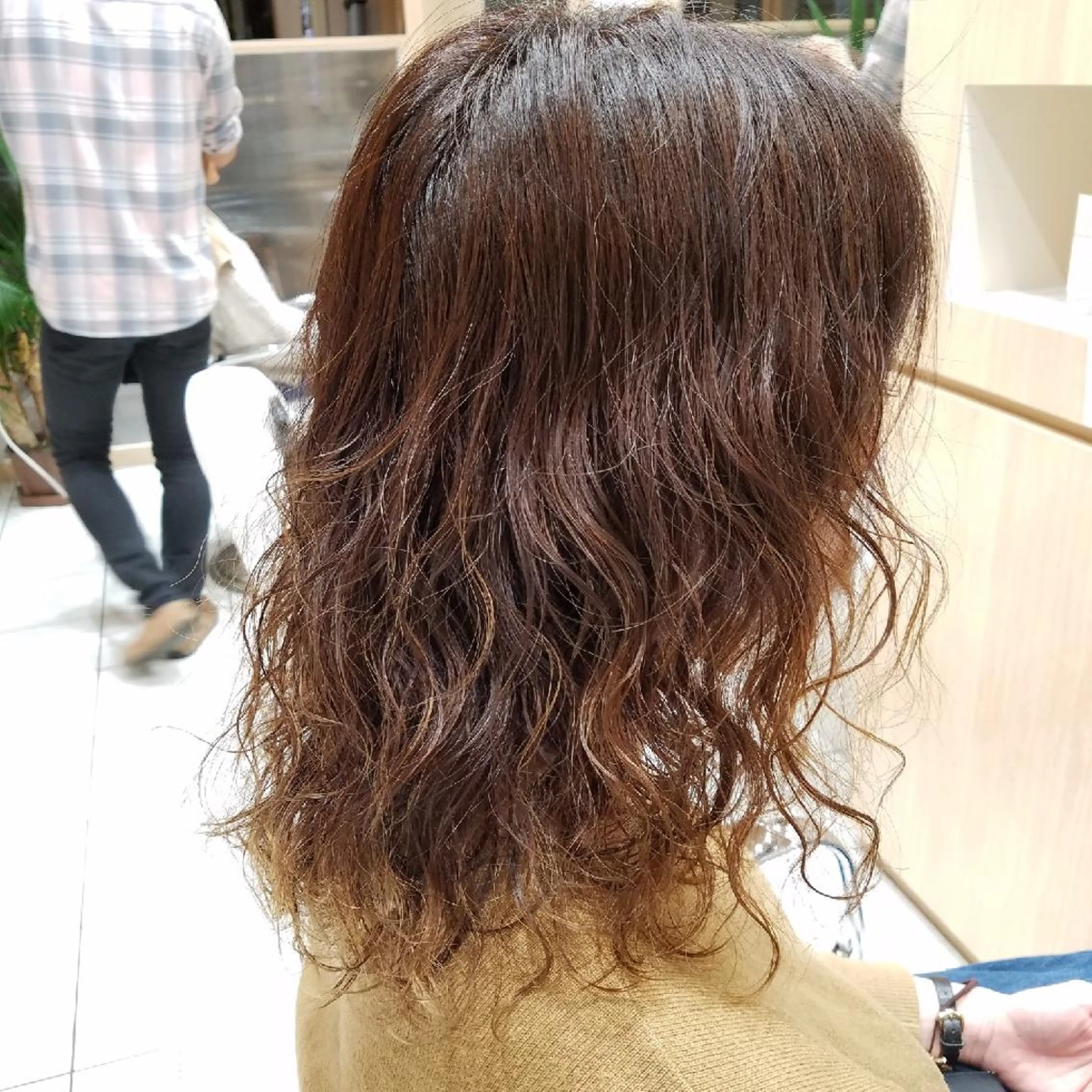 ミディアム BLUE MOON 辻岡健太のヘアスタイル