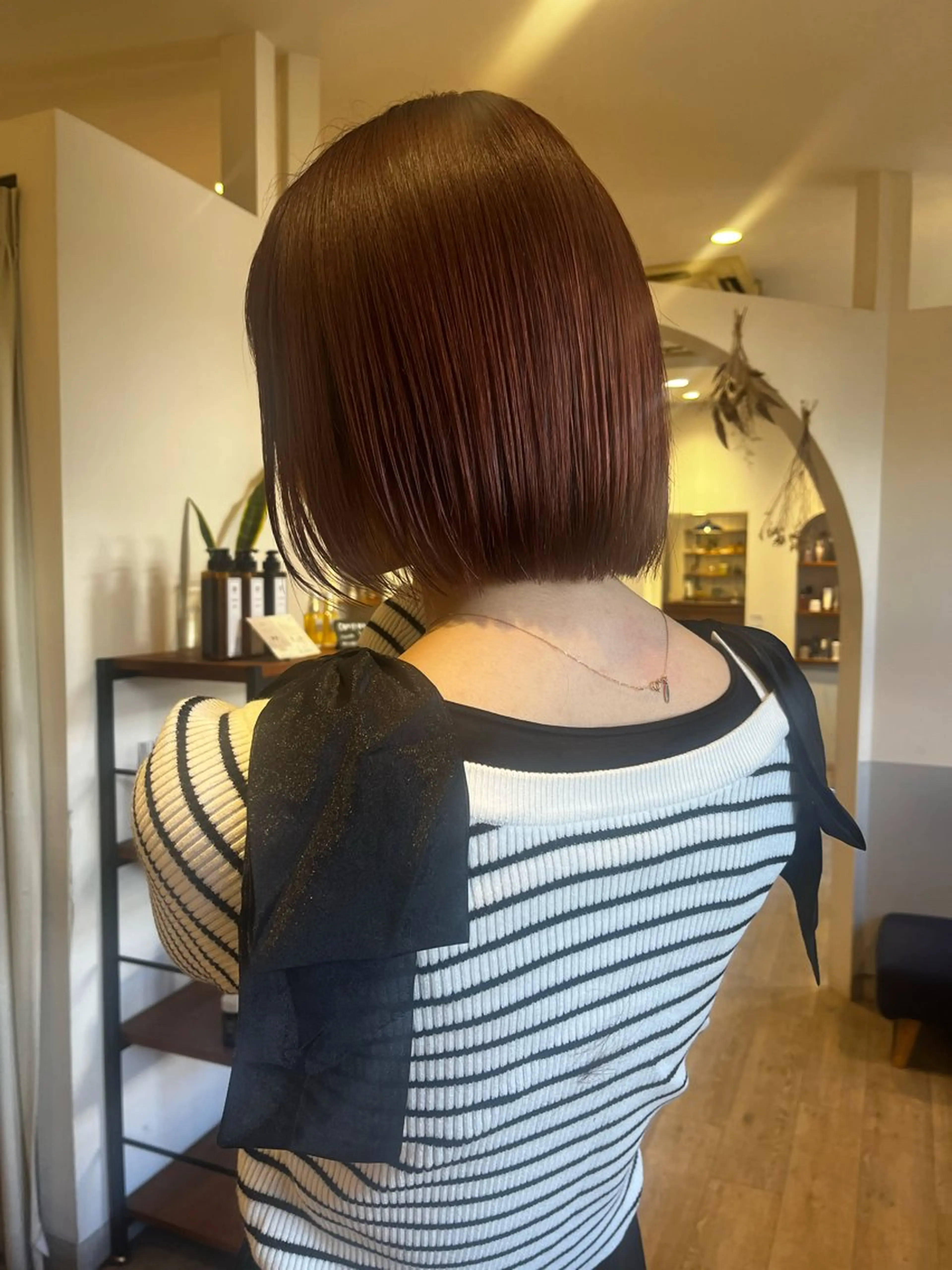 ショート カラー ブリーチ ブリーチなしカラー レッドカラー カット ヘアカラー トリートメント 上品な暖色/丸みボブ Chie🪷のヘアスタイル