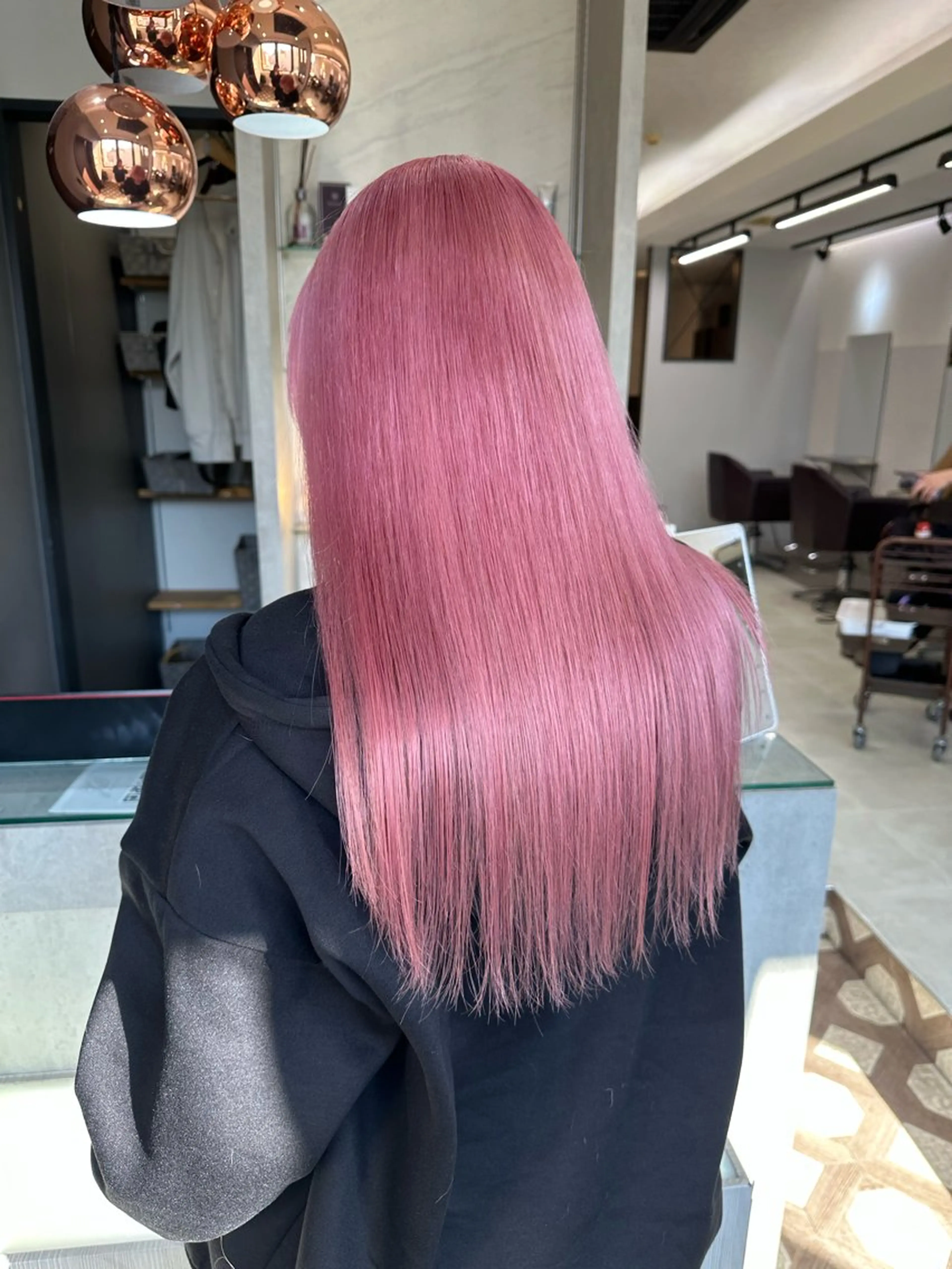 ロング カラー ベージュカラー ブリーチ ブラウンカラー 透明感カラー ピンクカラー ヘアカラー AYAKASA 暖色カラー/レイヤーのヘアスタイル